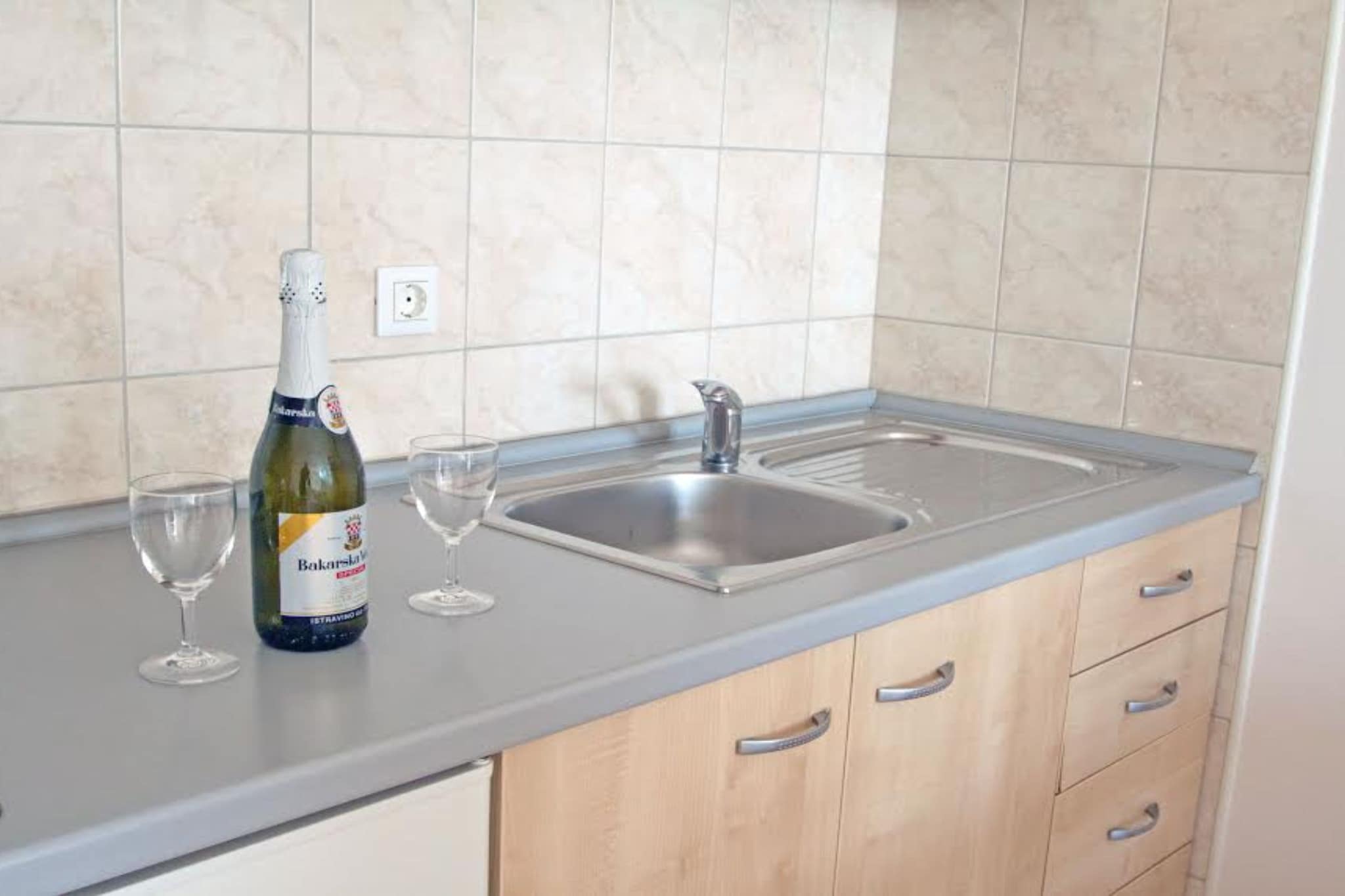 Beachfront Apartments Tamarix - Superior One Bedroom Apartment (Grand) 2-Kitchen