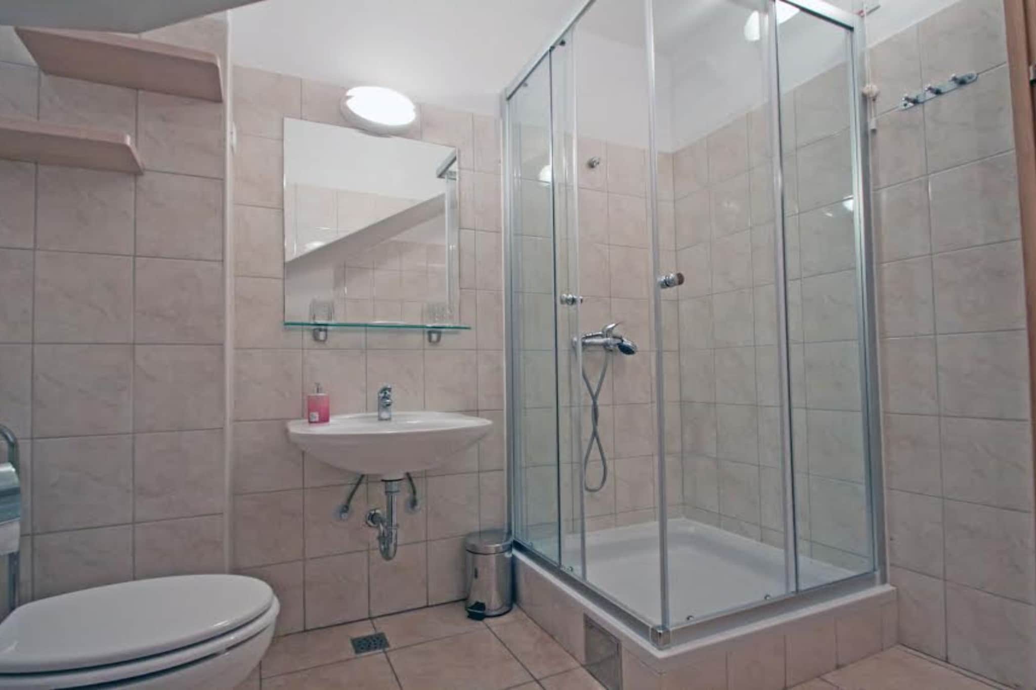 Beachfront Apartments Tamarix - Superior One Bedroom Apartment (Grand) 5-Badezimmer