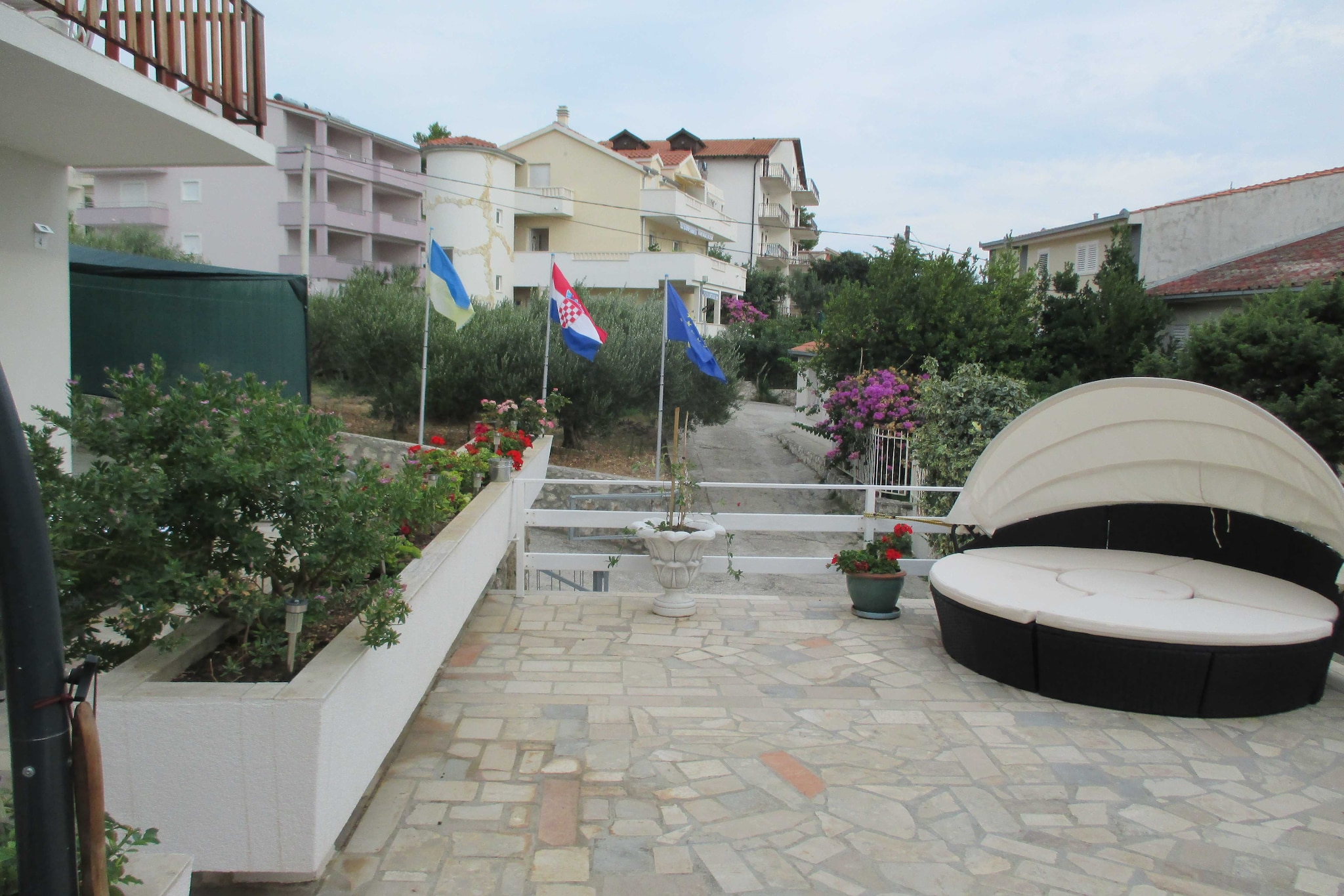 Guest House Villa Daniel - Two Bedroom Apartment with Balcony-Außenbereich