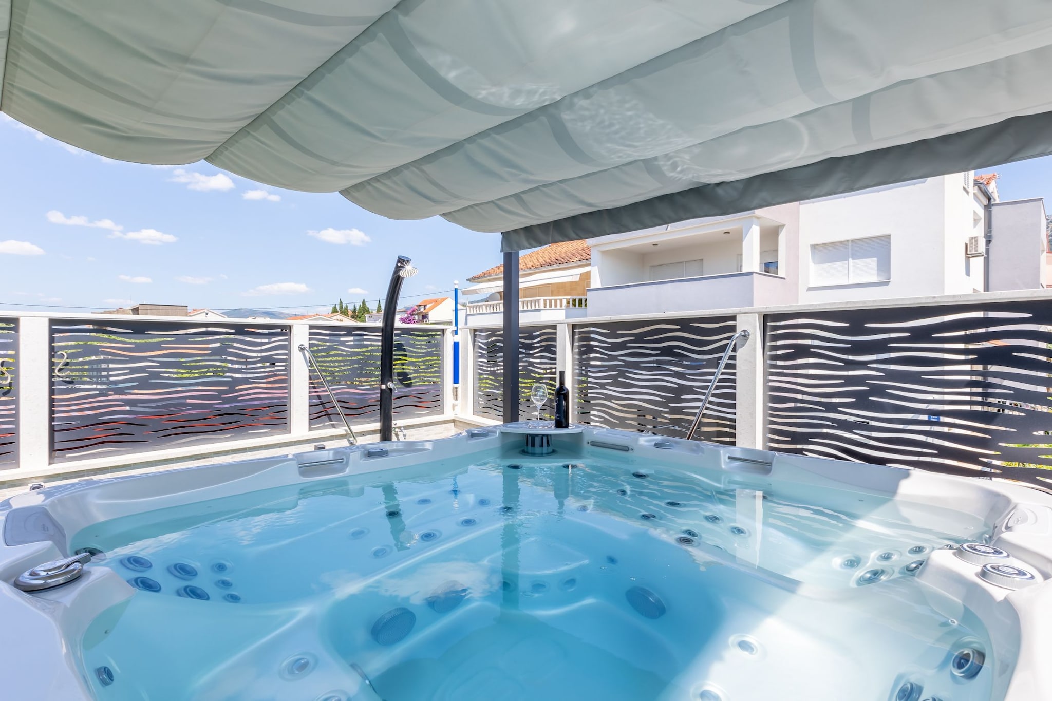 Apartment Merita - Two Bedroom Apartment with Balcony-Piscine