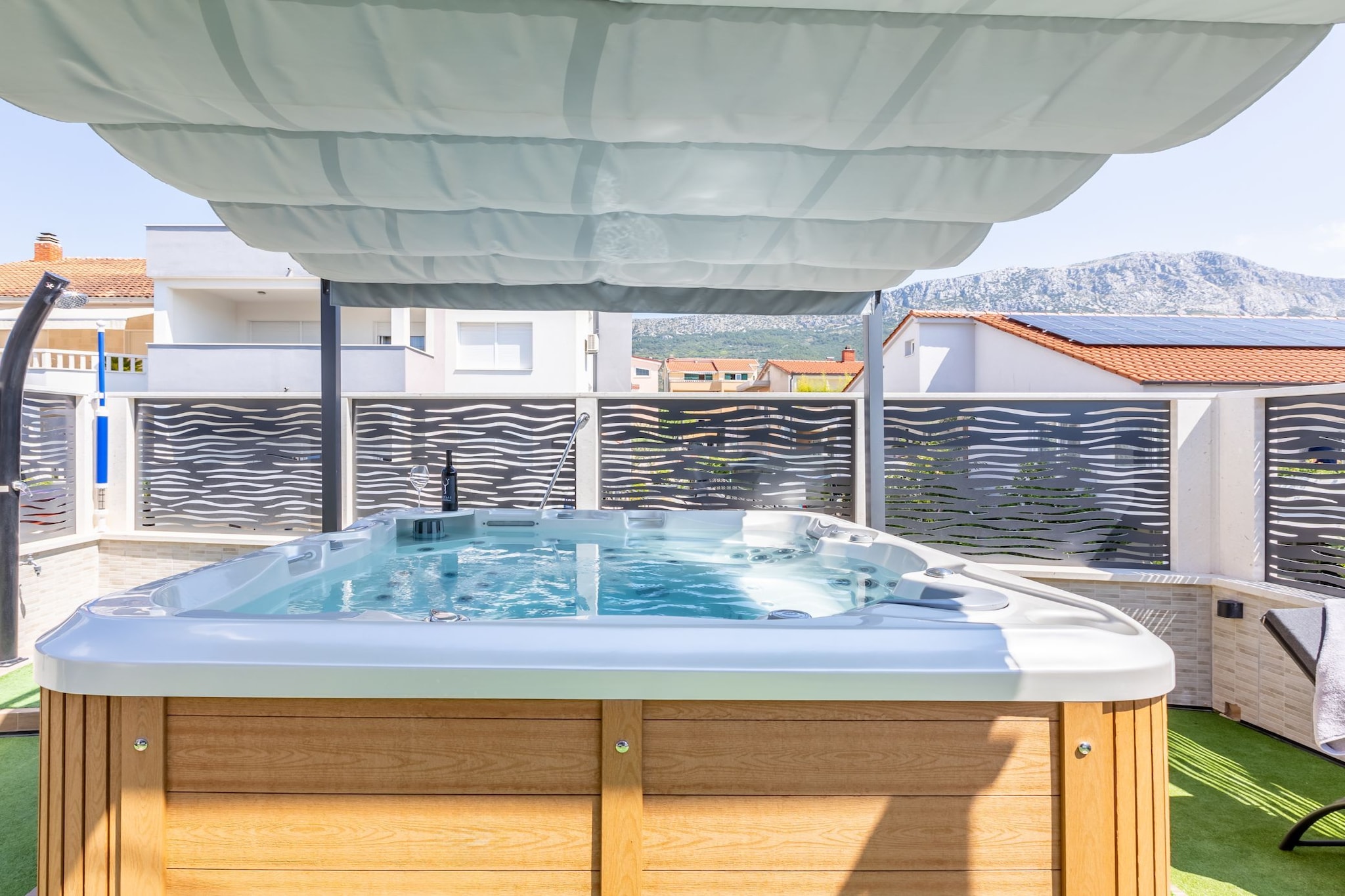 Apartment Merita - Two Bedroom Apartment with Balcony-Piscine