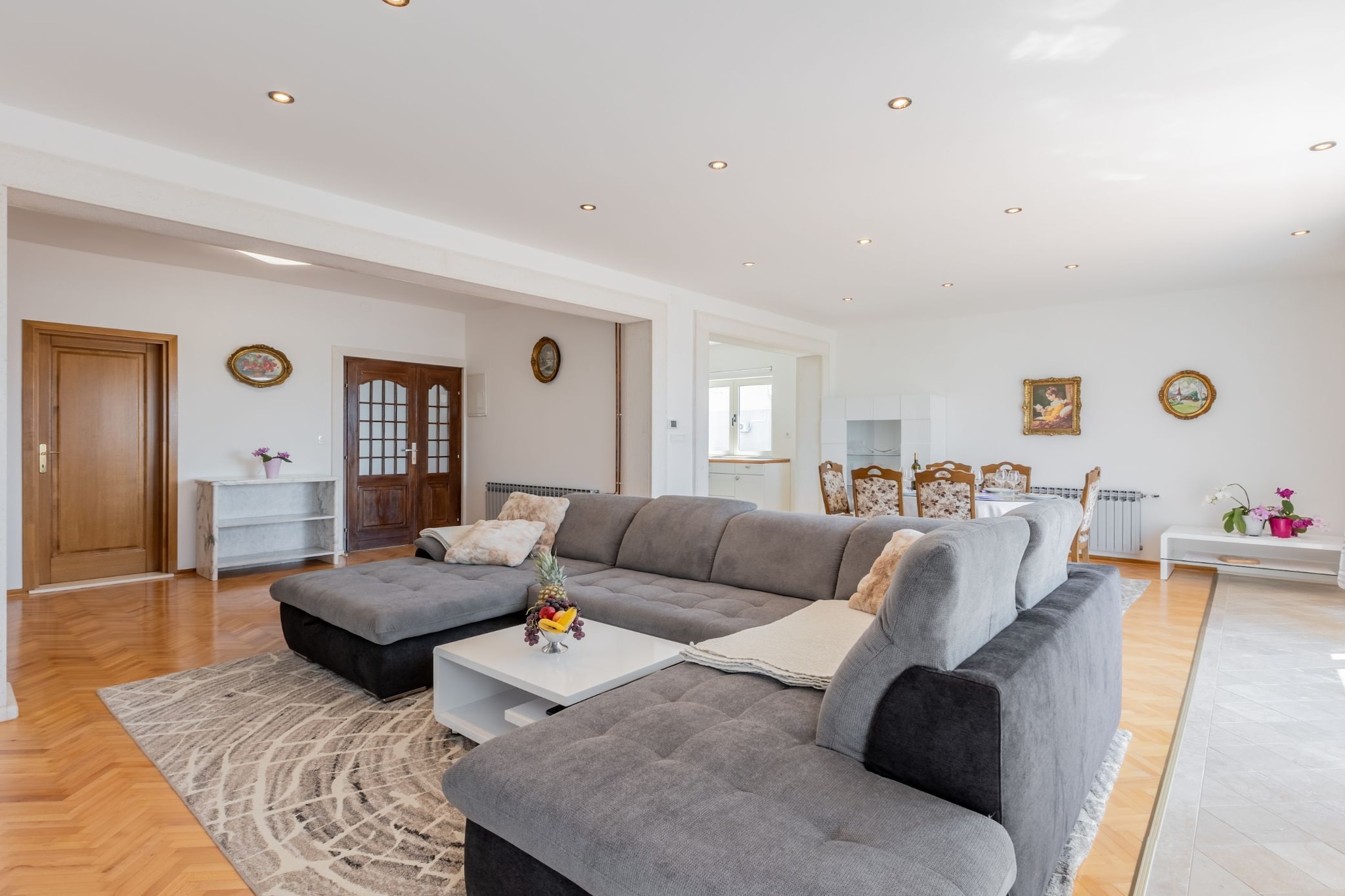 Apartment Merita - Two Bedroom Apartment with Balcony-Salon