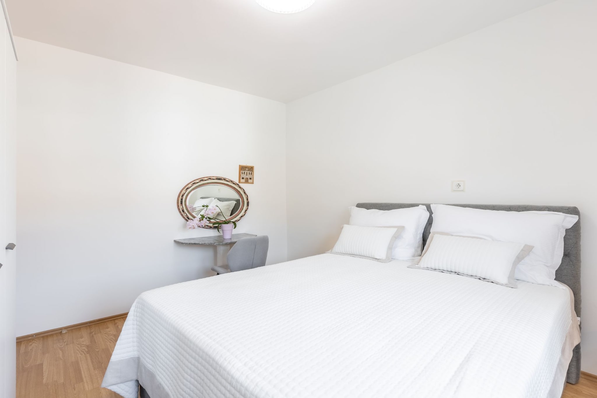 Apartment Merita - Two Bedroom Apartment with Balcony-Chambre