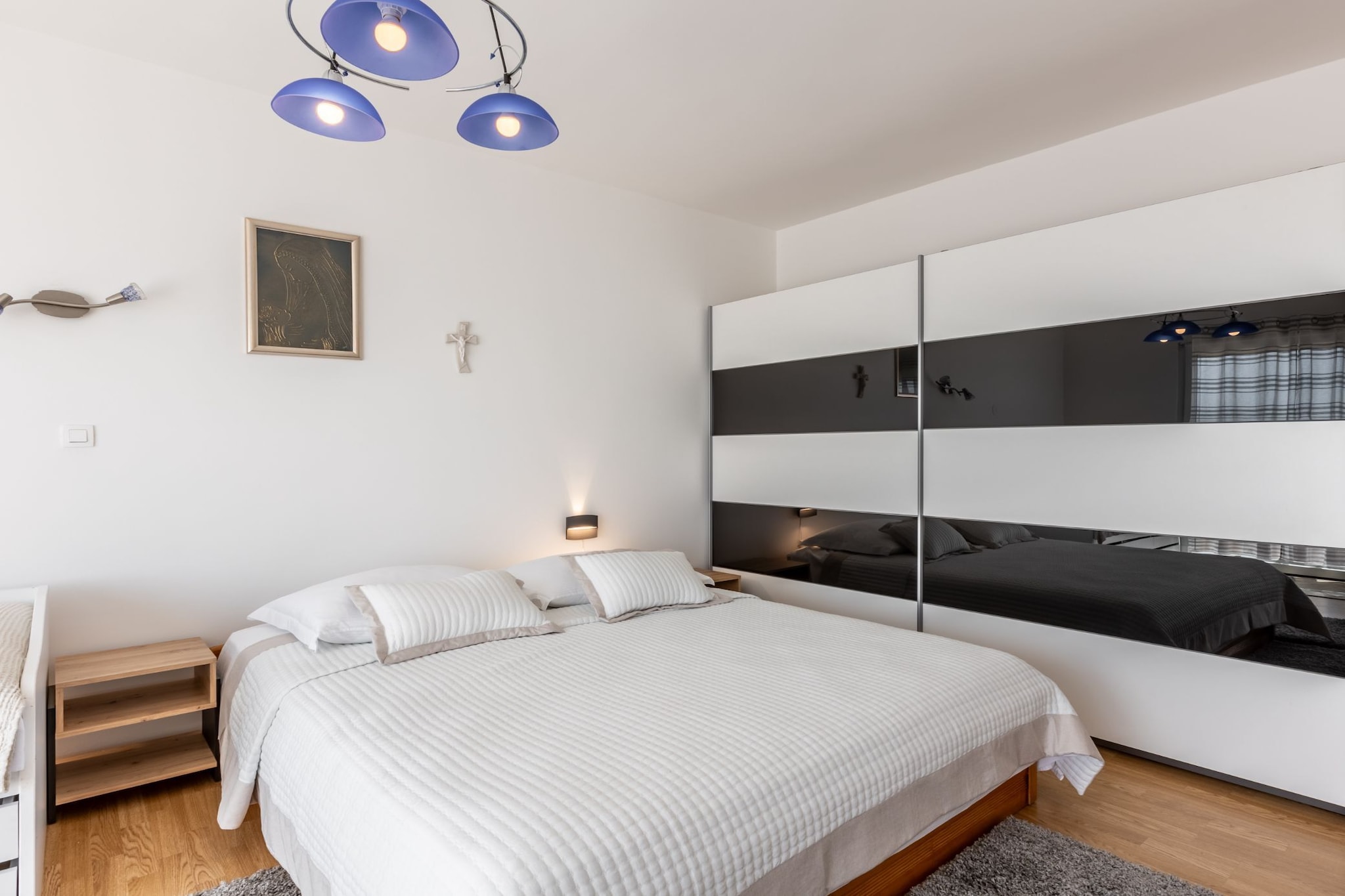 Apartment Merita - Two Bedroom Apartment with Balcony-Chambre
