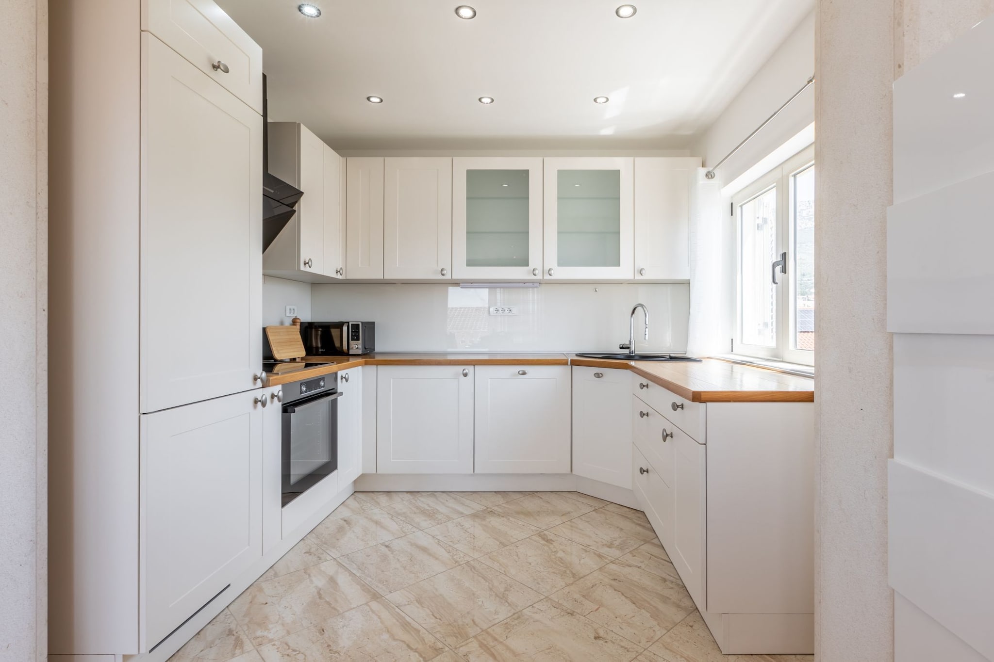 Apartment Merita - Two Bedroom Apartment with Balcony-Cuisine