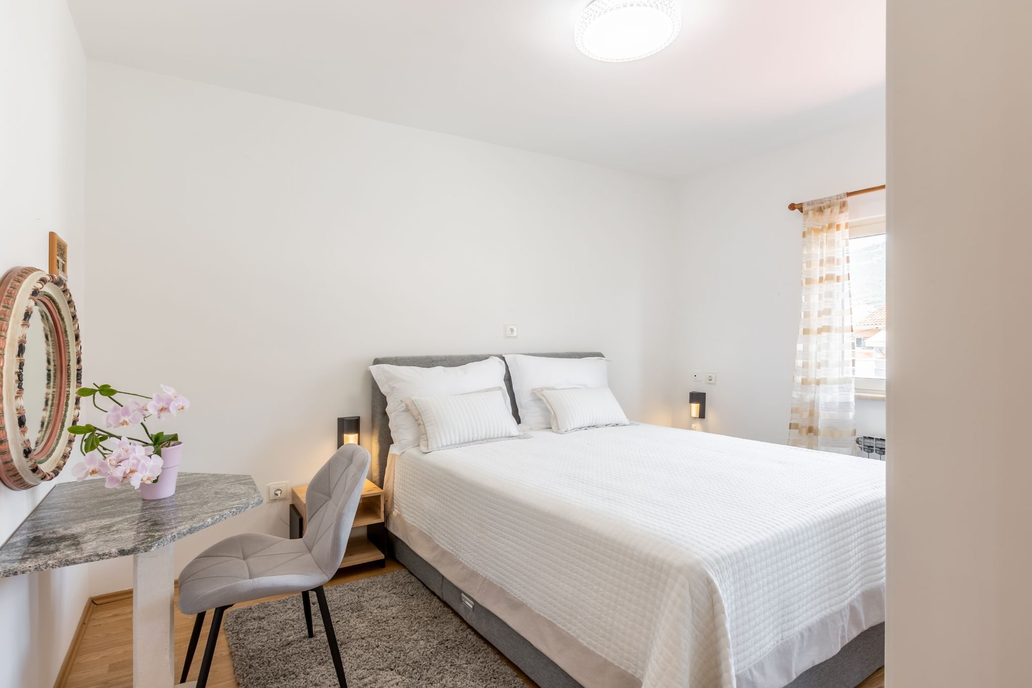 Apartment Merita - Two Bedroom Apartment with Balcony-Chambre