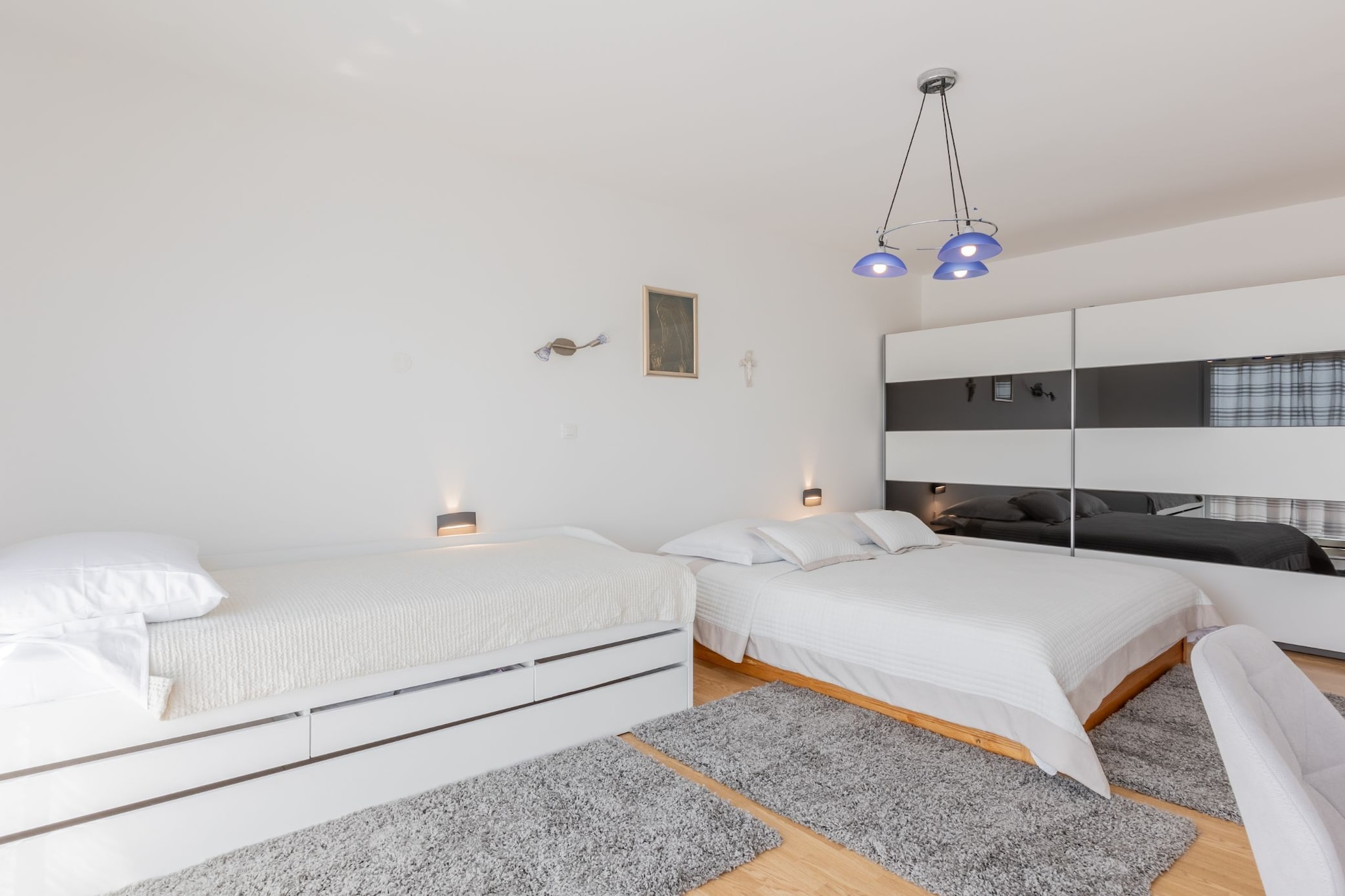 Apartment Merita - Two Bedroom Apartment with Balcony-Chambre
