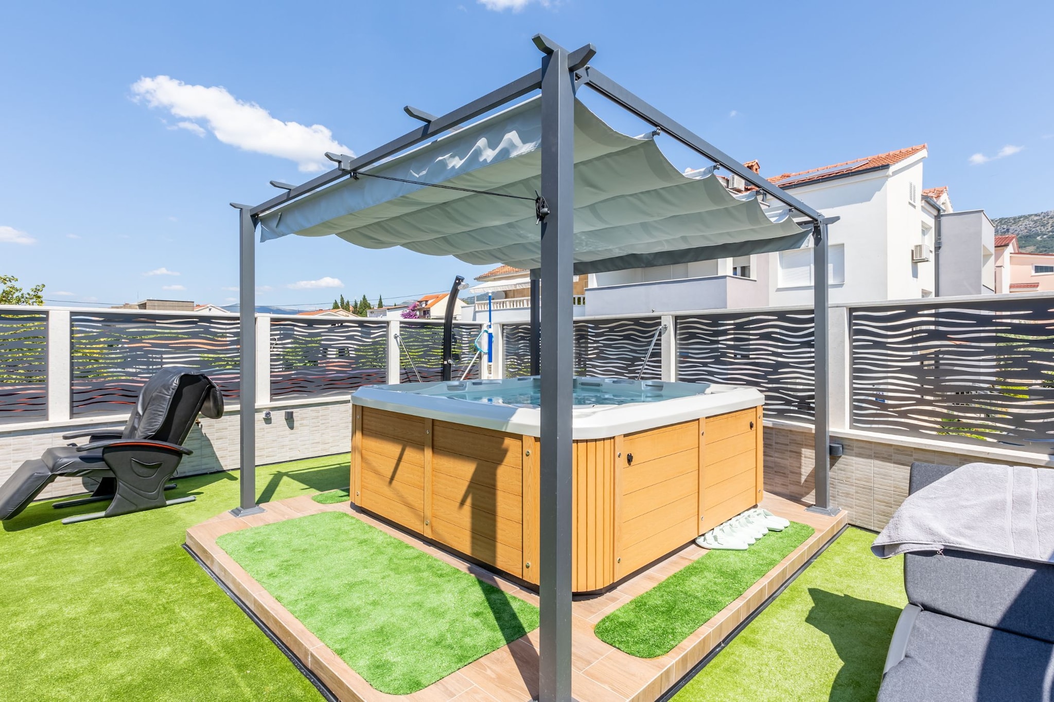 Apartment Merita - Two Bedroom Apartment with Balcony-Piscine
