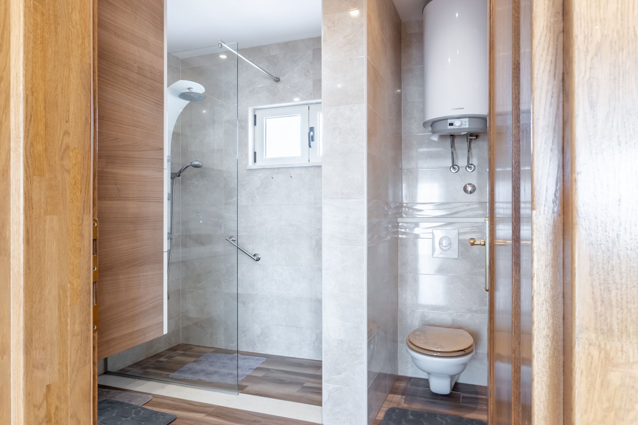 Apartment Merita - Two Bedroom Apartment with Balcony-Salle de bain