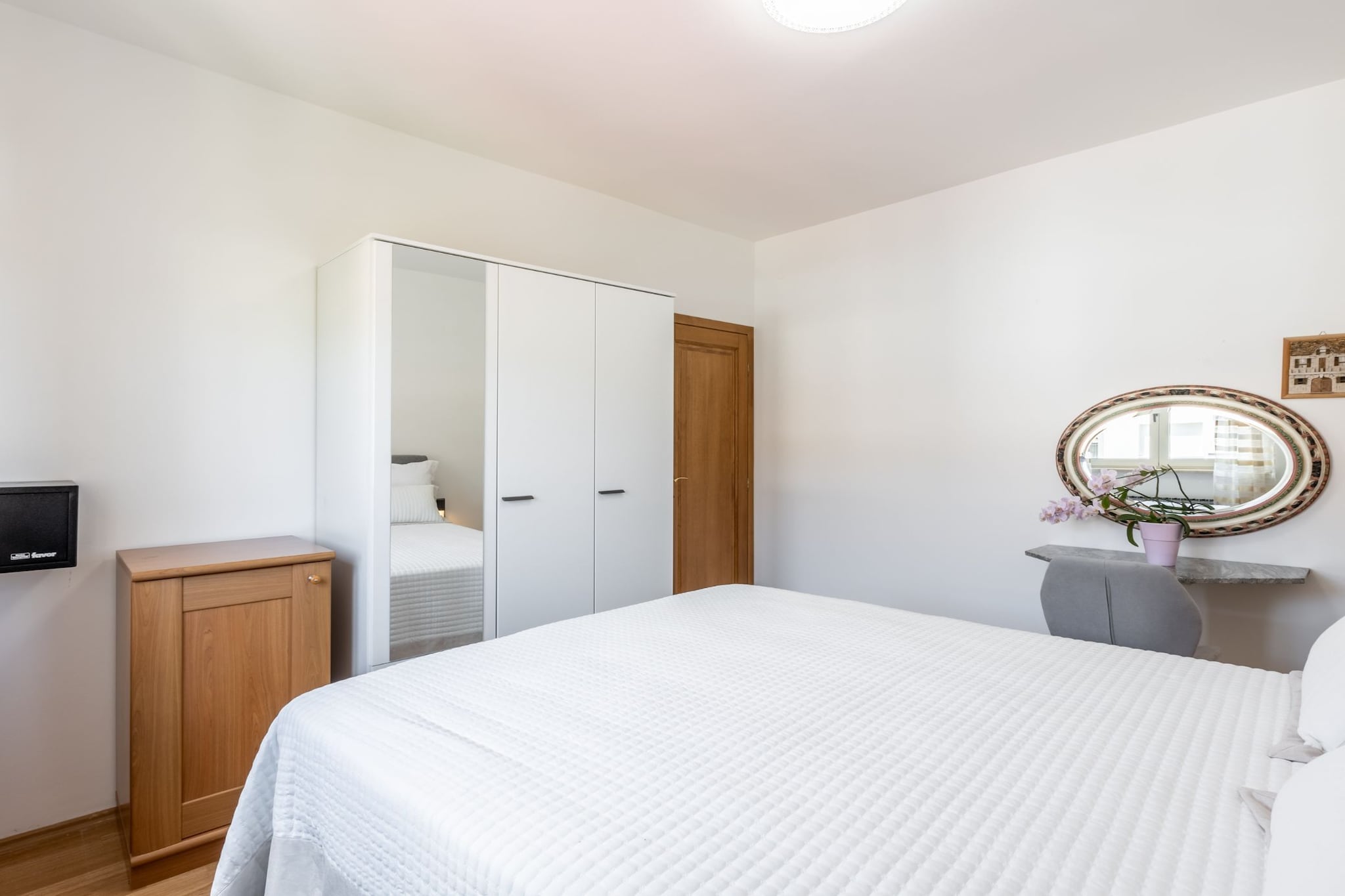 Apartment Merita - Two Bedroom Apartment with Balcony-Chambre