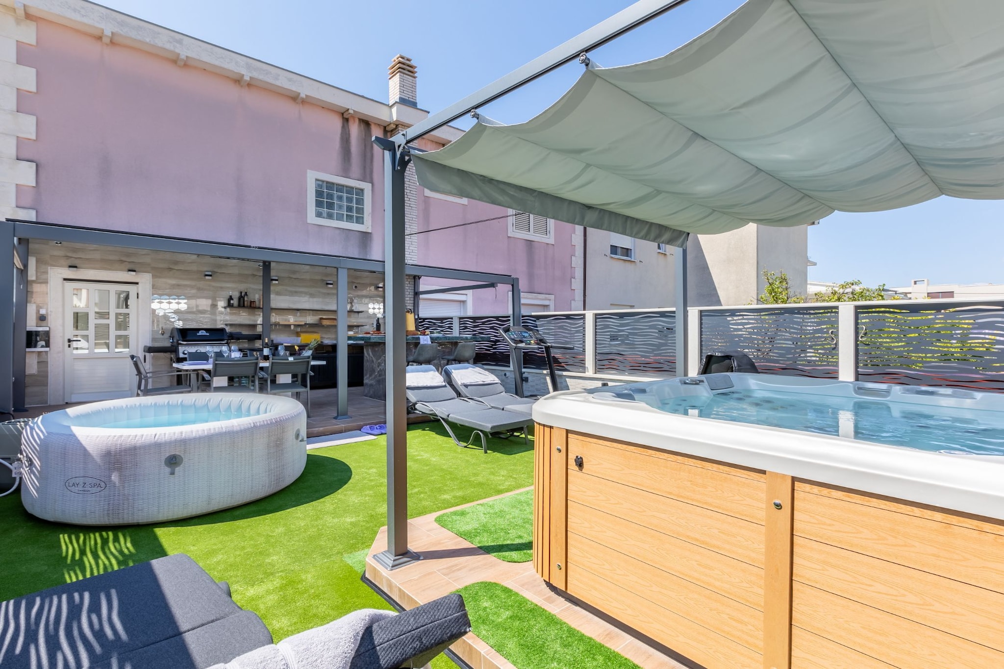 Apartment Merita - Two Bedroom Apartment with Balcony-Piscine