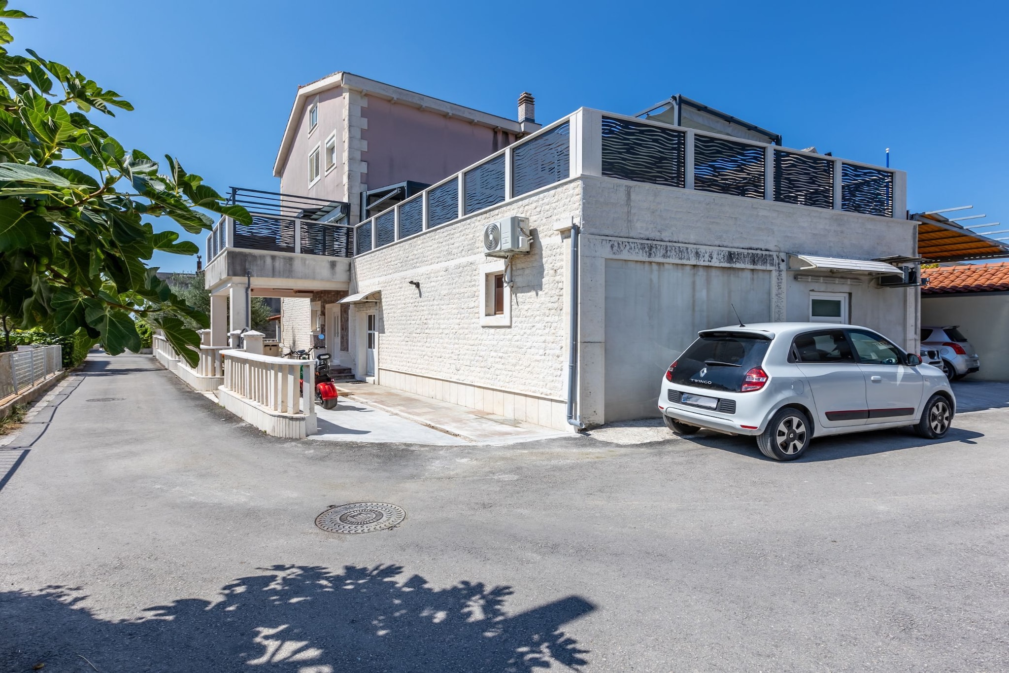 Apartment Merita - Two Bedroom Apartment with Balcony
