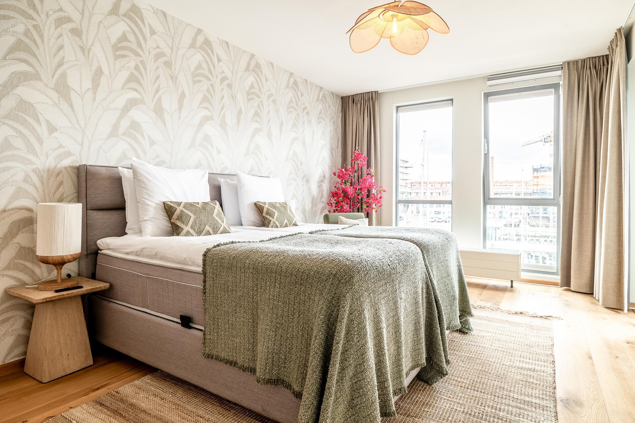 Ground floor: (Kitchen(hob, electric kettle, hood, coffee machine(cups), oven, microwave, dishwasher, fridge), Living/diningroom(TV(flatscreen, smart TV, international television channels), dining table, balcony), bedroom(3x single bed, TV(flatscreen, smart TV, international television channels), balcony), bedroom(2x single bed(boxspring), TV(flatscreen, smart TV, international television channels), balcony), bathroom(shower, washbasin, toilet), Internet access)\n\ntumble dryer, washing machine, heating, parking, lift, ironing board, iron, hairdryer