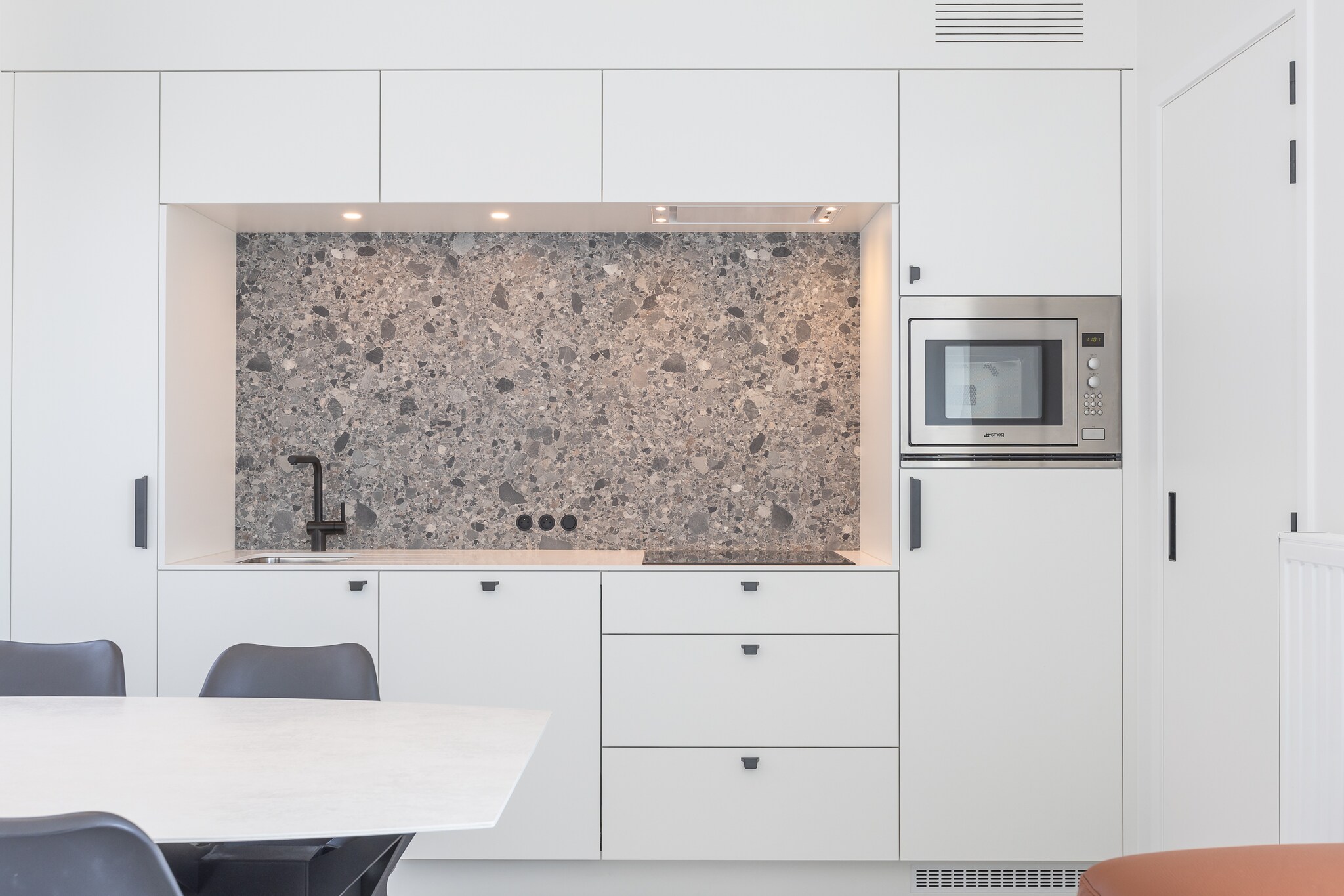 Newly built rooftop flat with sun-facing terrace.