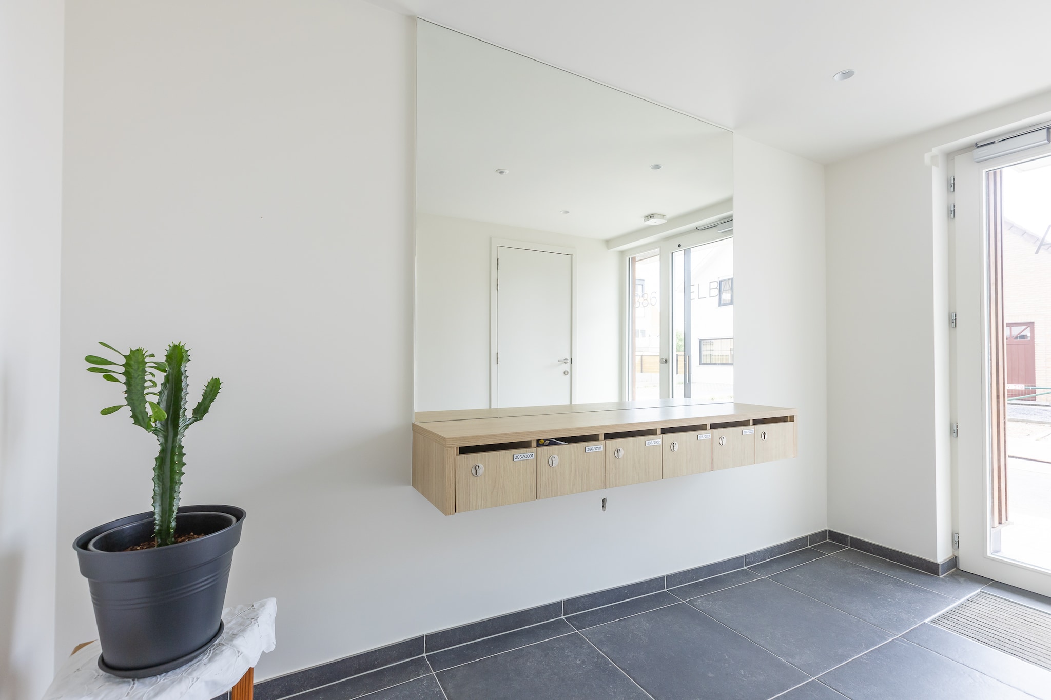 Newly built rooftop flat with sun-facing terrace.
