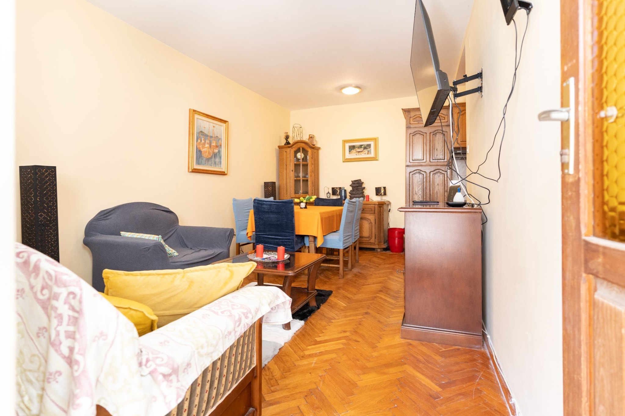 Casa Radha Bella - Two Bedroom Holiday Home-Wohnzimmer