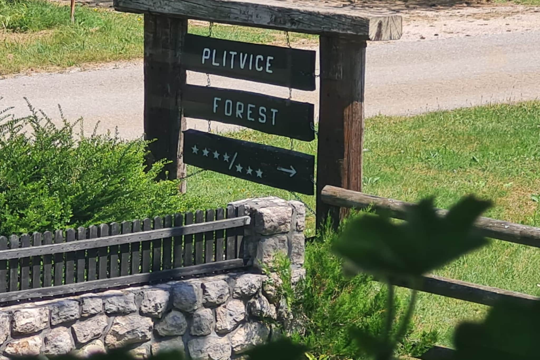 Apartments Plitvice forest - Two Bedroom Apartment with Terrace-Tuinen zomer