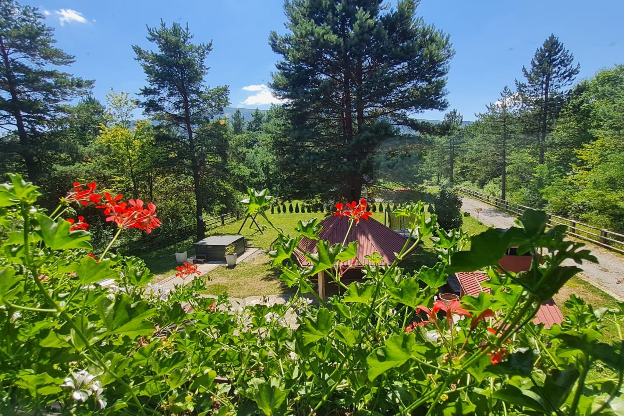 Apartments Plitvice forest - Two Bedroom Apartment with Terrace-Tuinen zomer