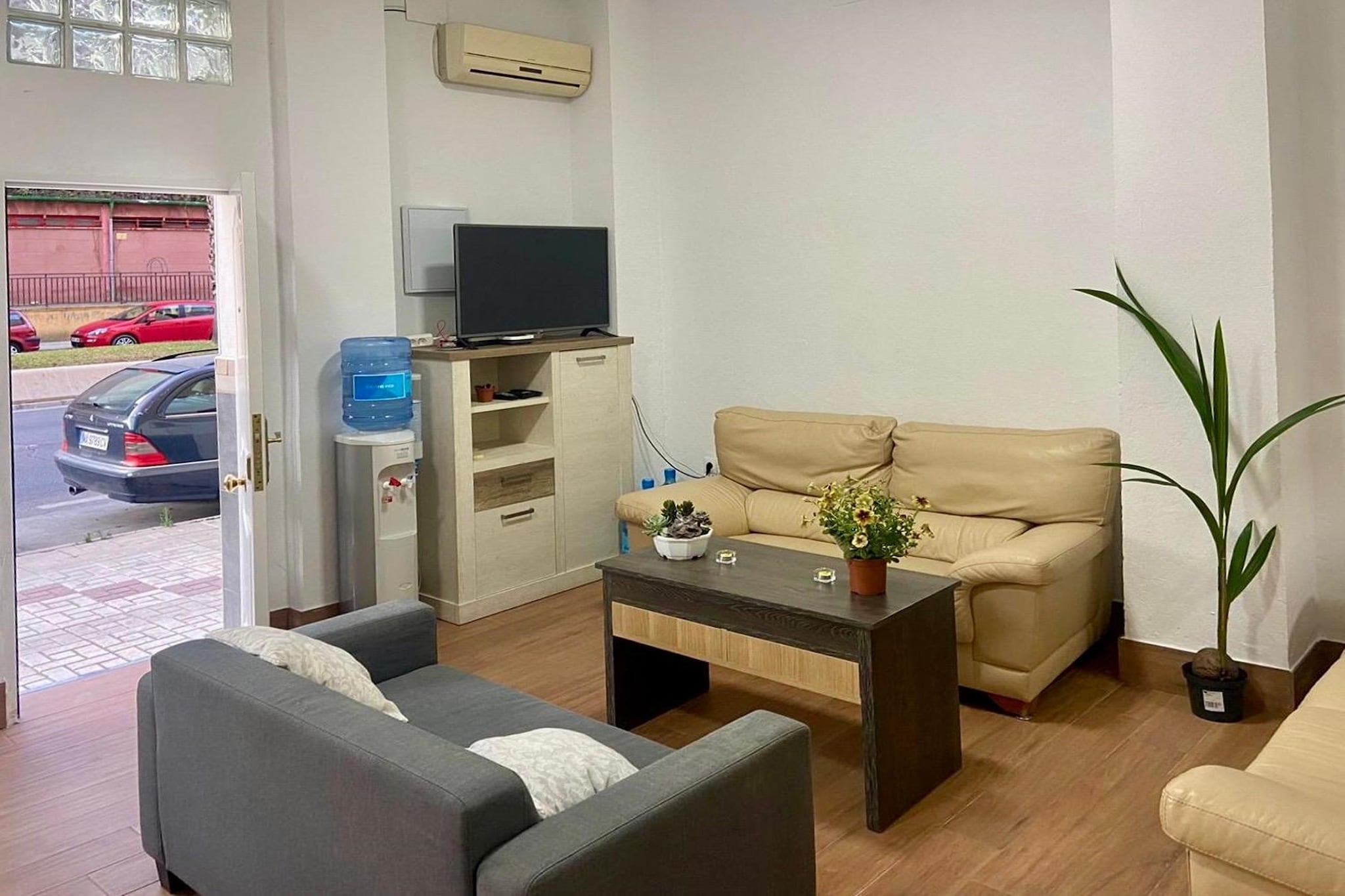 Ground floor: (Entrance(reachable from the outside), open kitchen(hob, toaster, hood, coffee machine, oven, microwave, dishwasher, fridge-freezer), Living/diningroom(single sofa bed, double sofa bed, double sofa bed, TV(flatscreen), dining table, seating area), bedroom(double bed), bathroom(shower, washbasin, toilet), air conditioning, heating)\n\ntumble dryer, washing machine, ironing board, iron