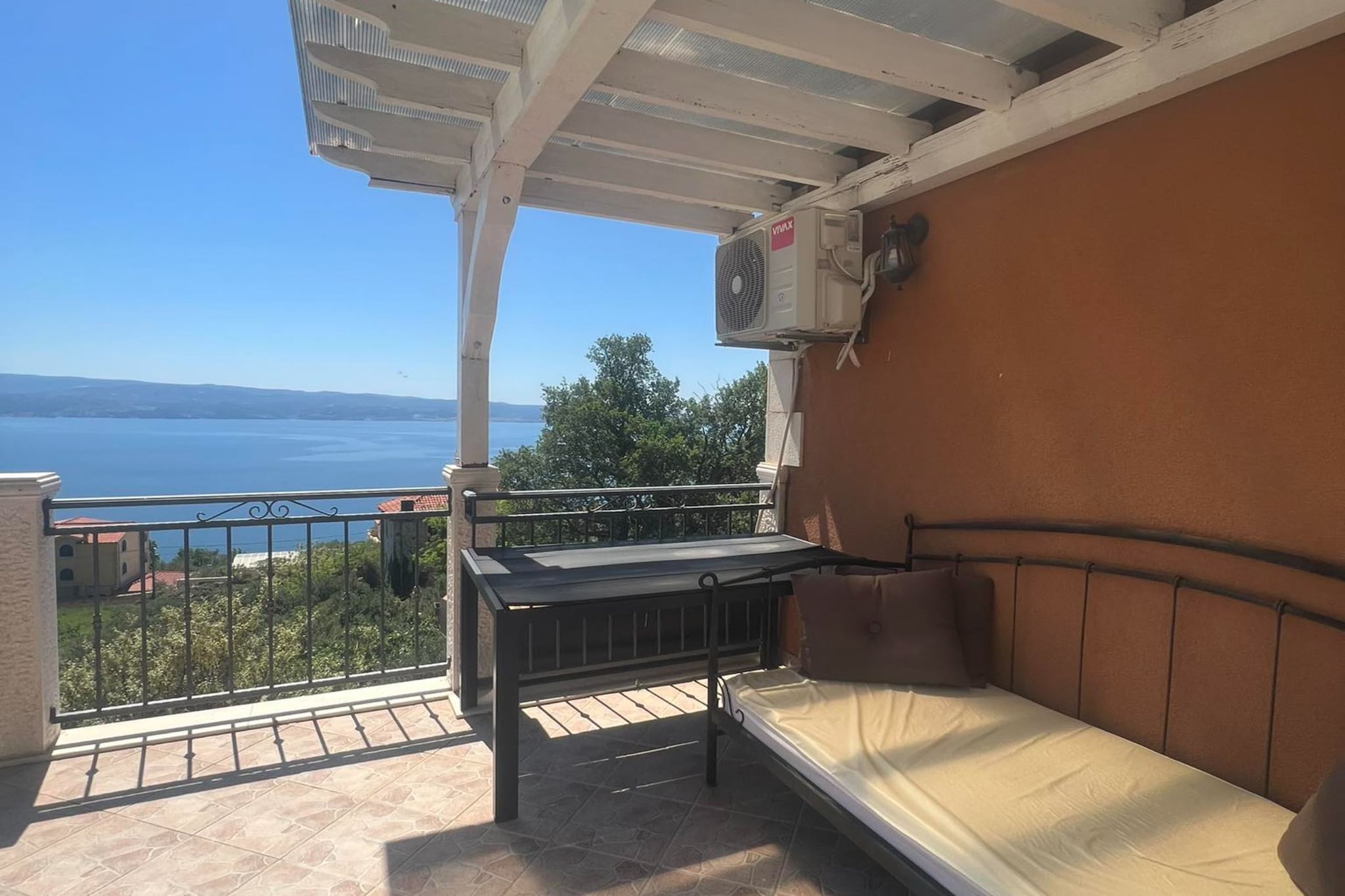 Villa Diana - Eight Bedroom Villa with Private Pool-Terrassenbalkon