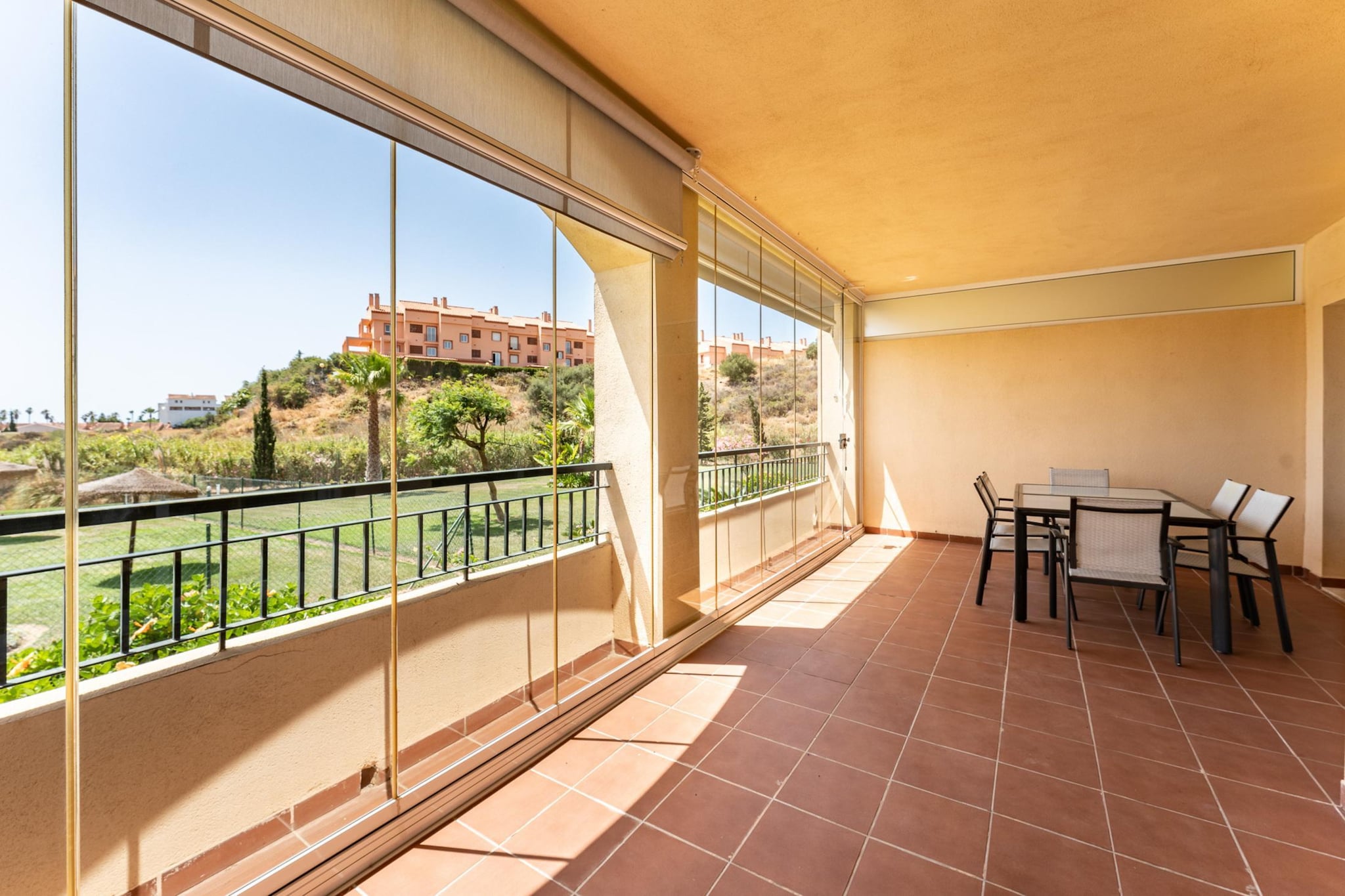 CT 317 - Faro's Playa Marina Apartment-Eetkamer