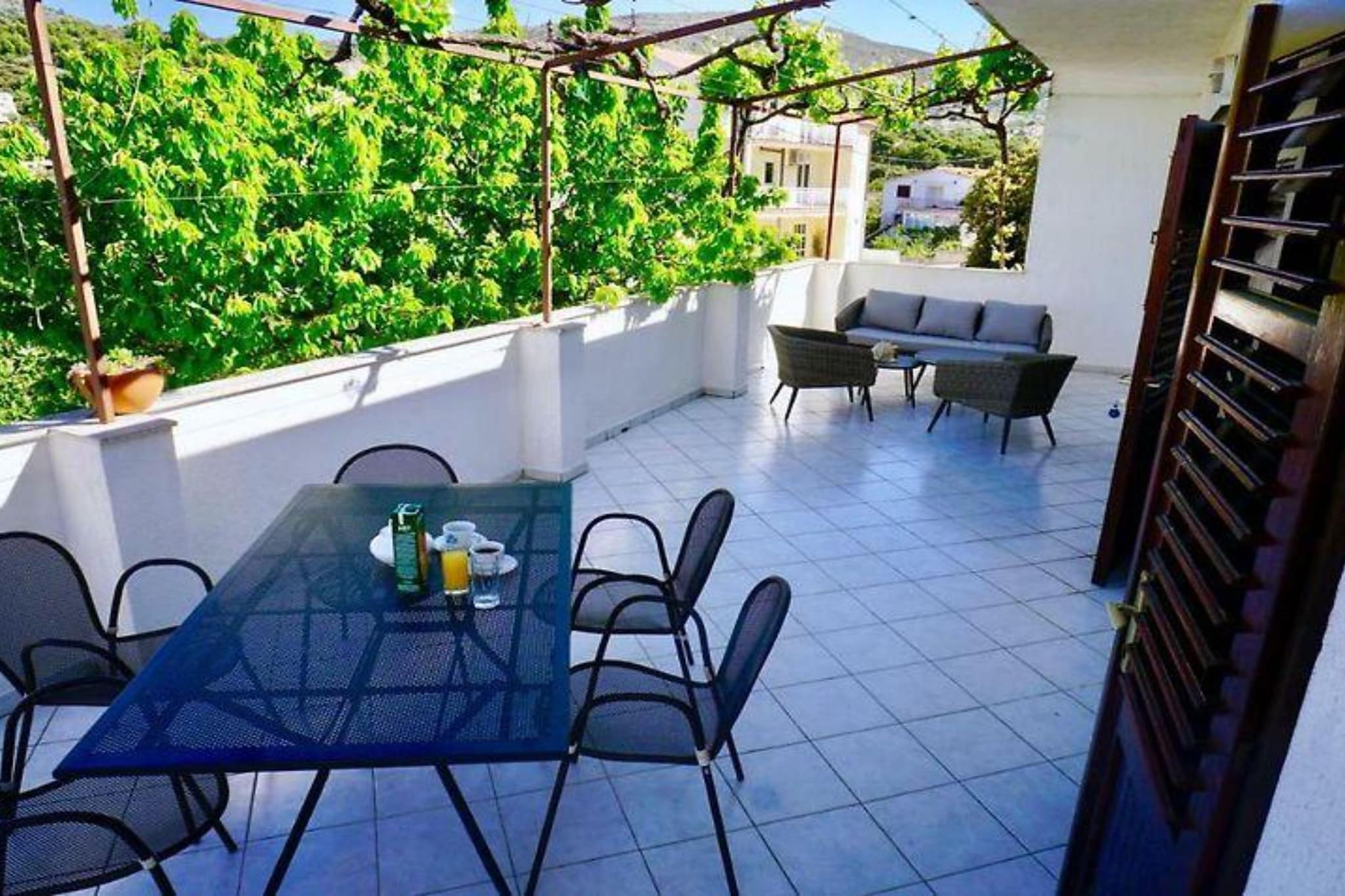 Three Bedroom Apartment with Terrace-Terrace