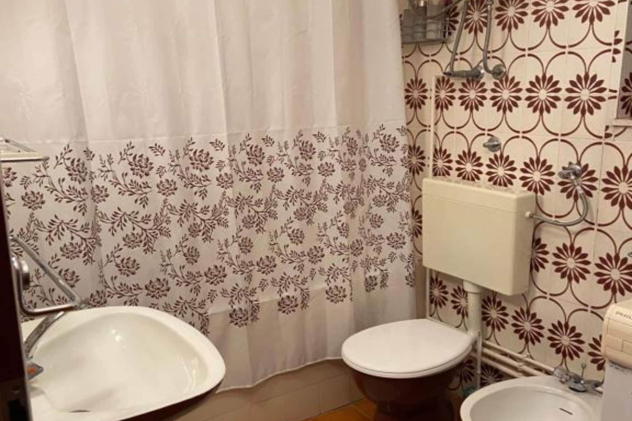Three Bedroom Apartment with Terrace-Bathroom