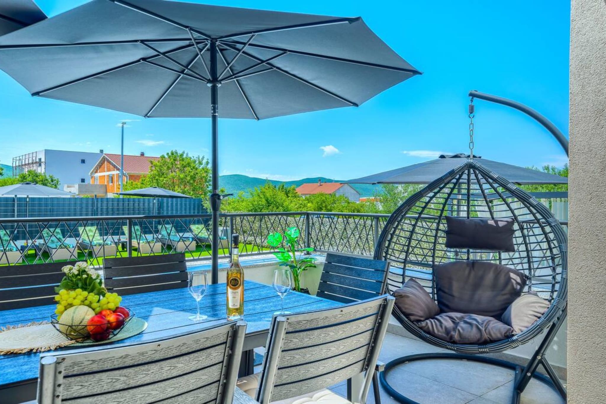 Five Bedroom Villa with Private Pool-Balcon-terrasse