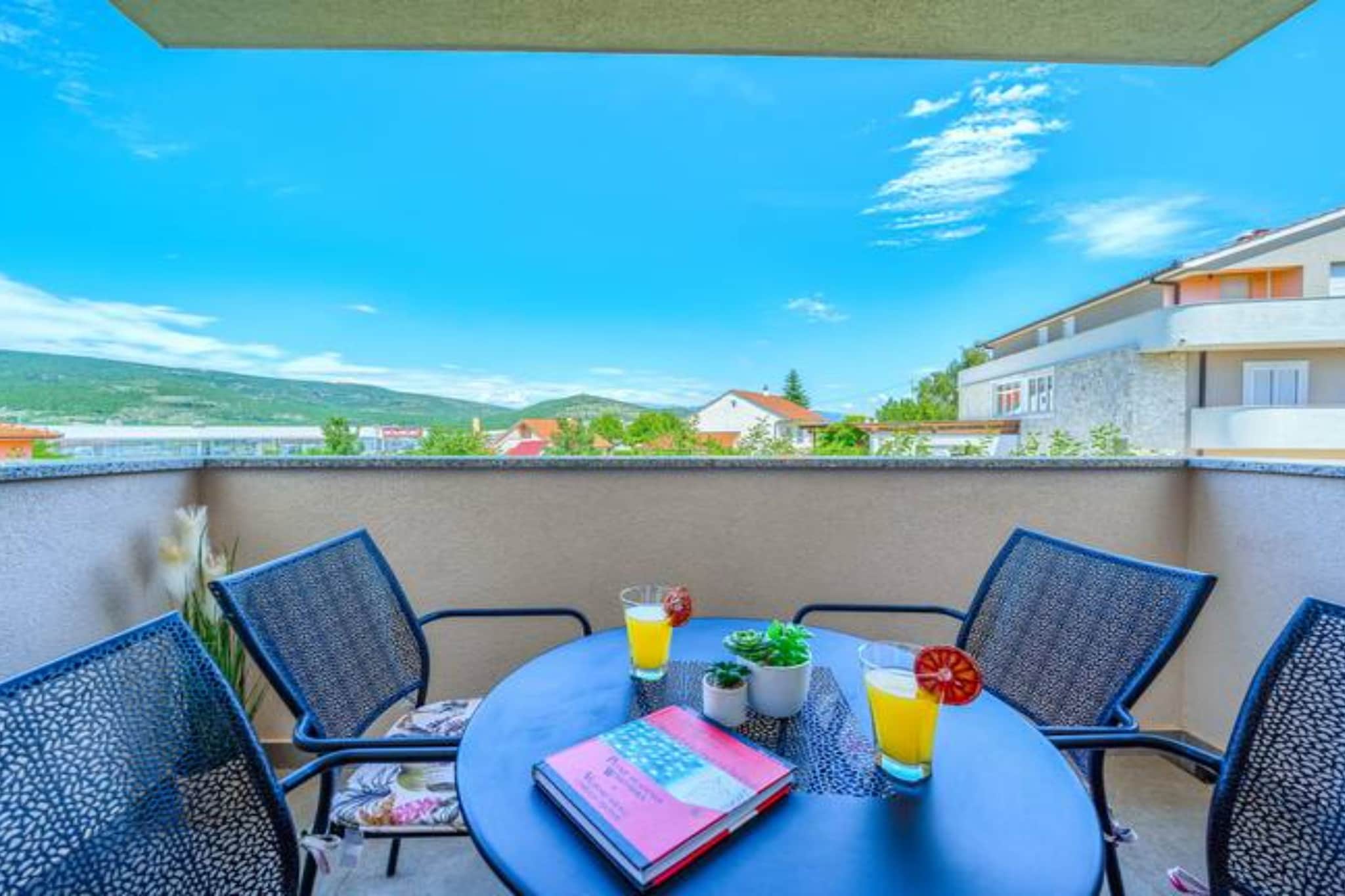 Five Bedroom Villa with Private Pool-Balcon-terrasse