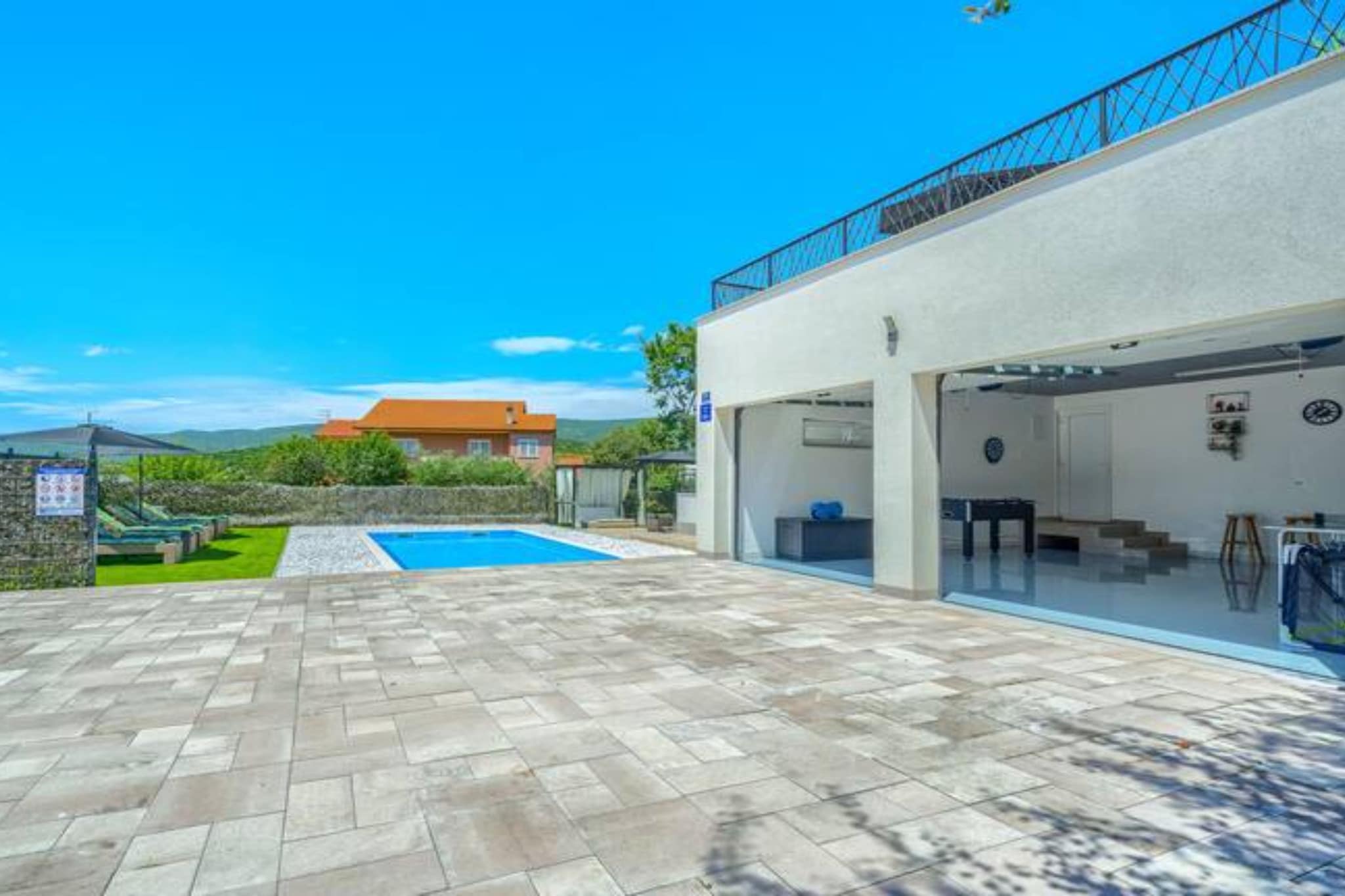 Five Bedroom Villa with Private Pool-Piscine