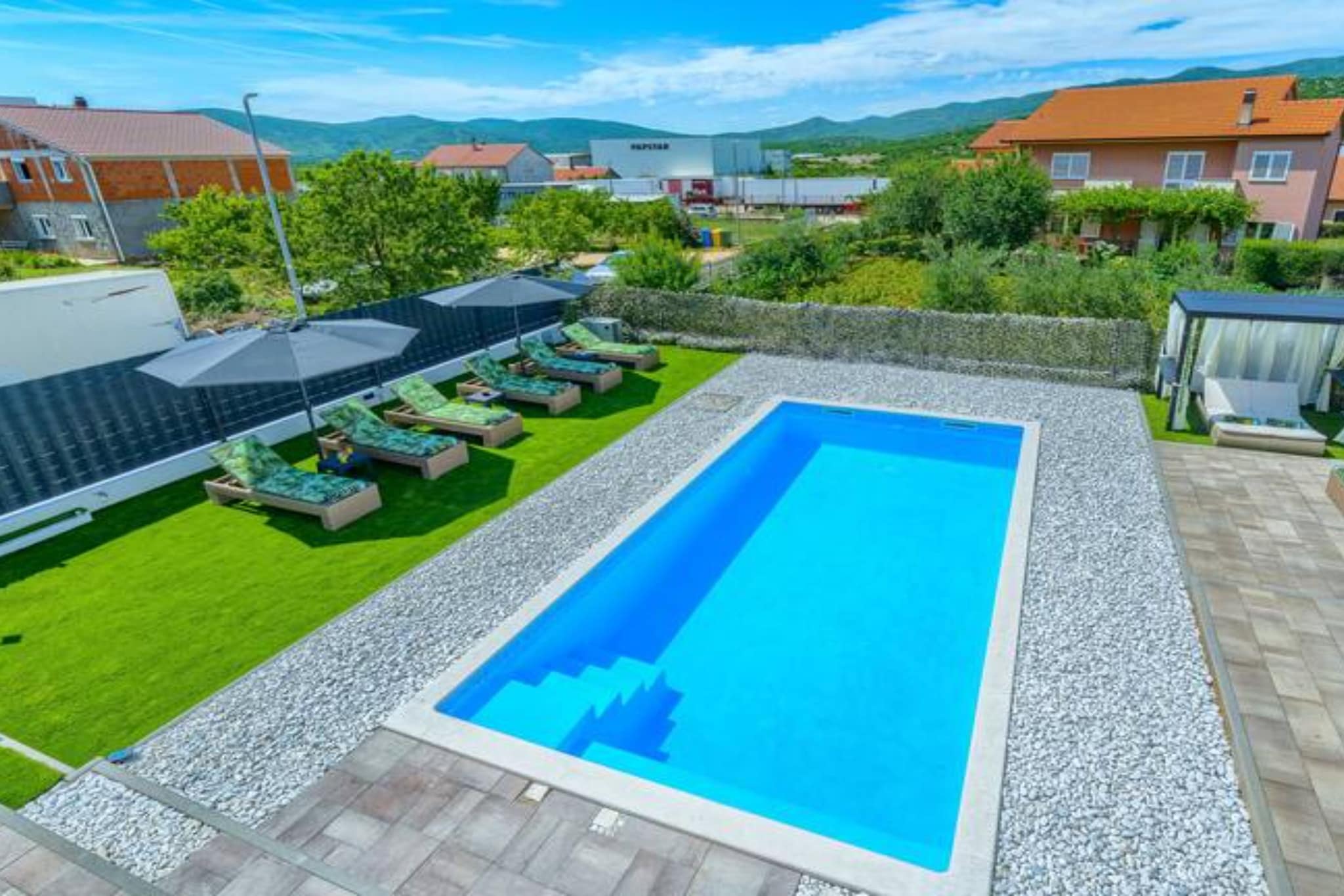 Five Bedroom Villa with Private Pool-Piscine