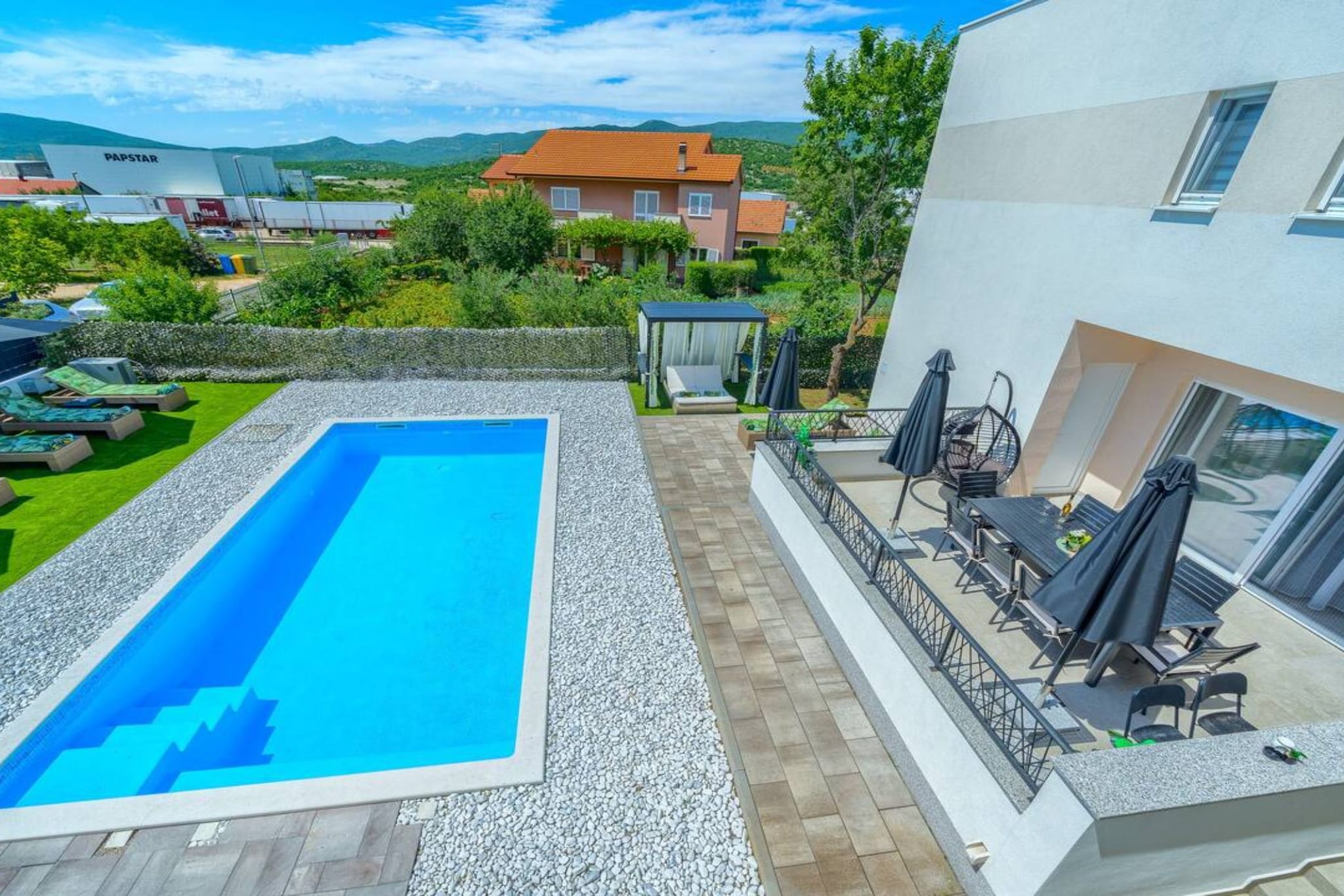 Five Bedroom Villa with Private Pool-Piscine