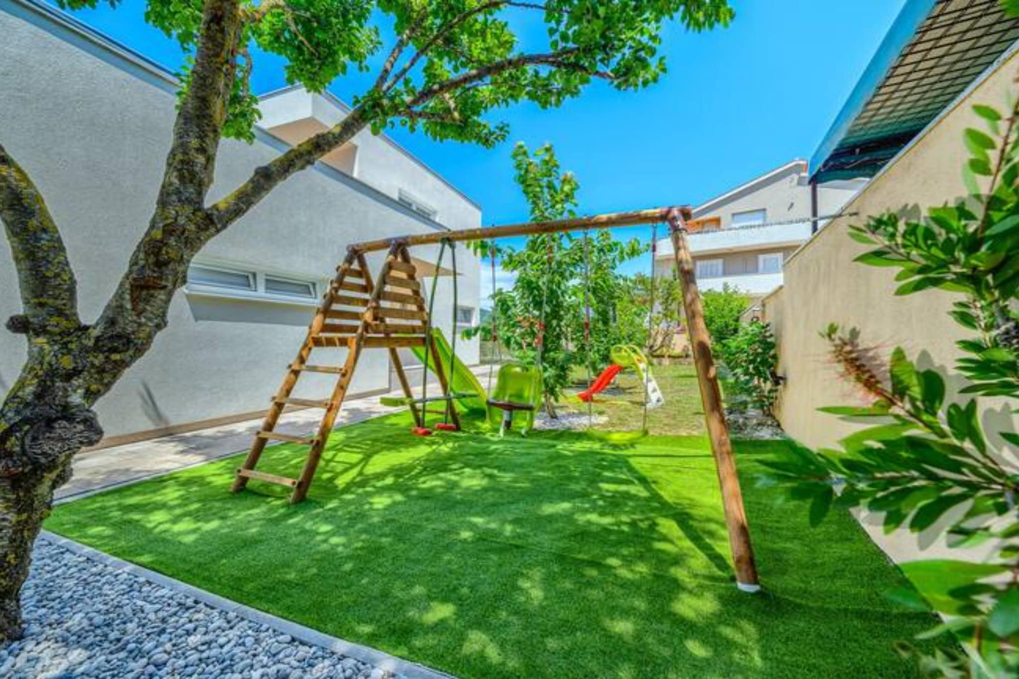 Five Bedroom Villa with Private Pool-Jardin d'été
