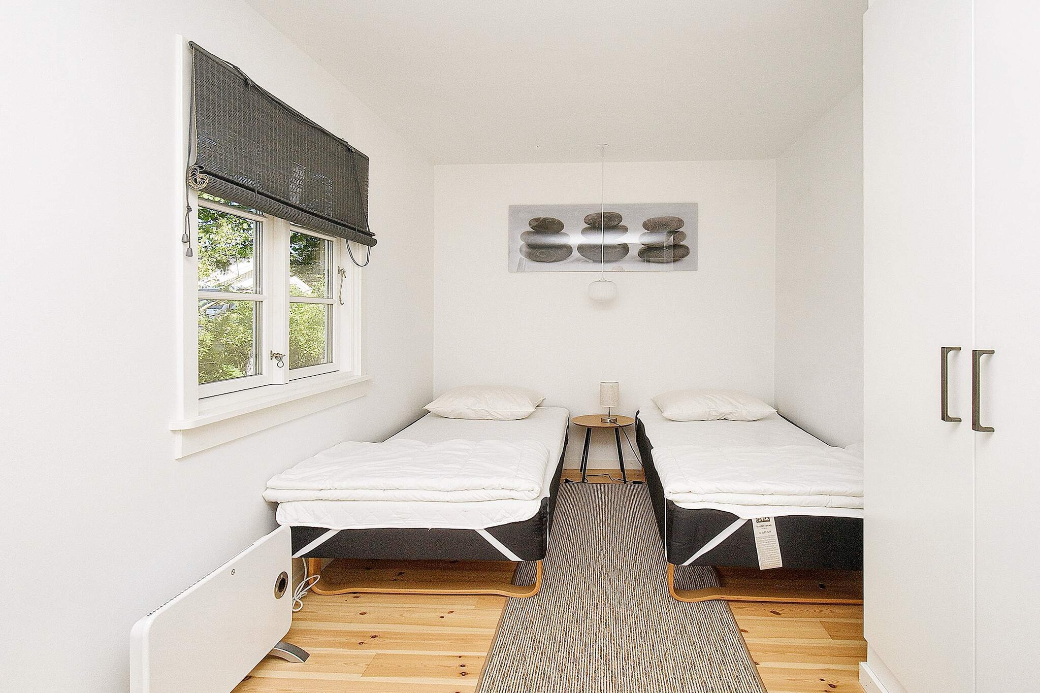 Kitchen(stove(induction), coffee machine, oven, microwave, dishwasher, fridge(+ freezer)), bedroom(2x single bed), bedroom(2x single bed), bedroom(2x single bed), bathroom(washbasin, shower, toilet, washing machine), heating(electric), air to air heatpump