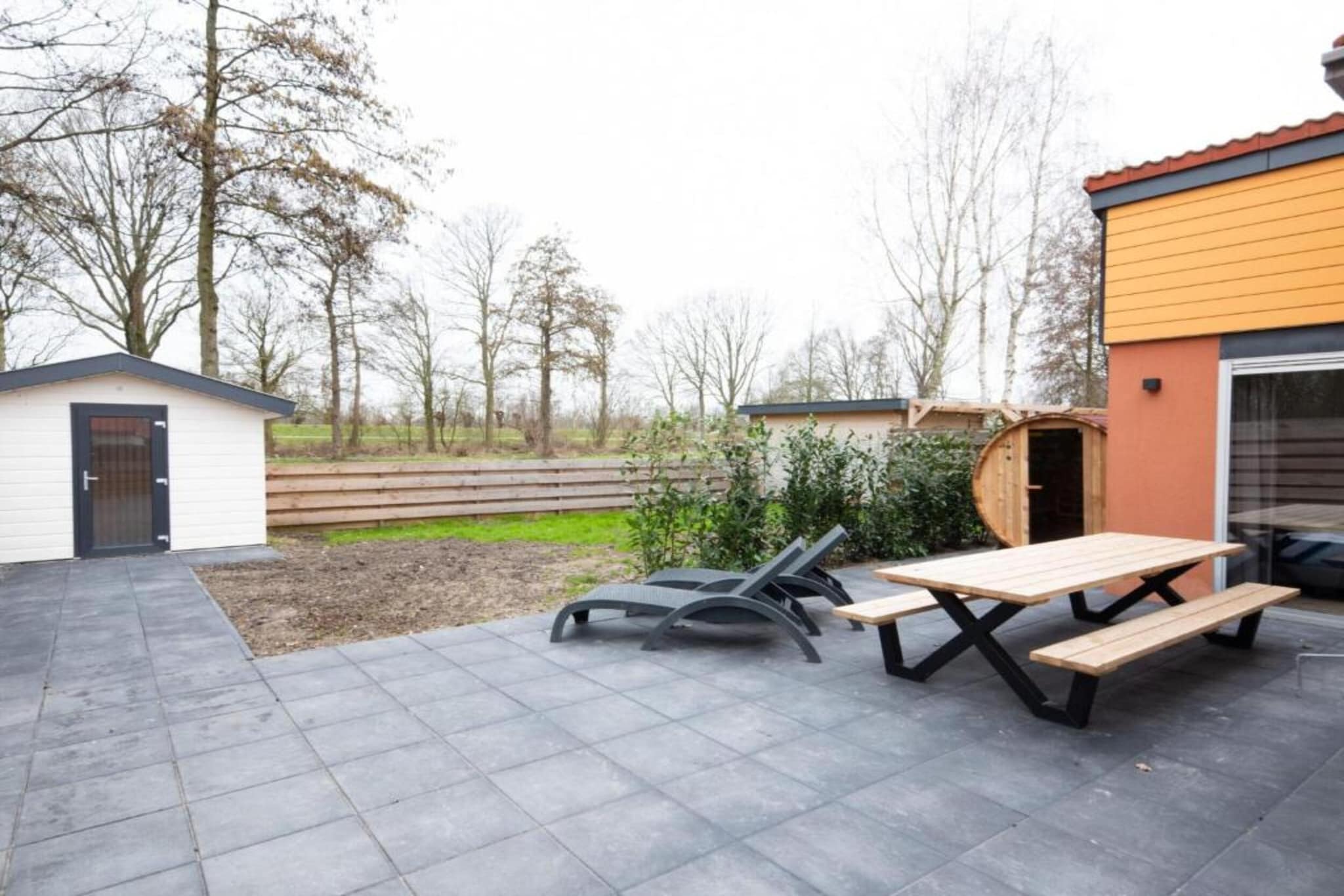 Premium bungalow – max 4 personen – nummer 80-Terrasbalkon