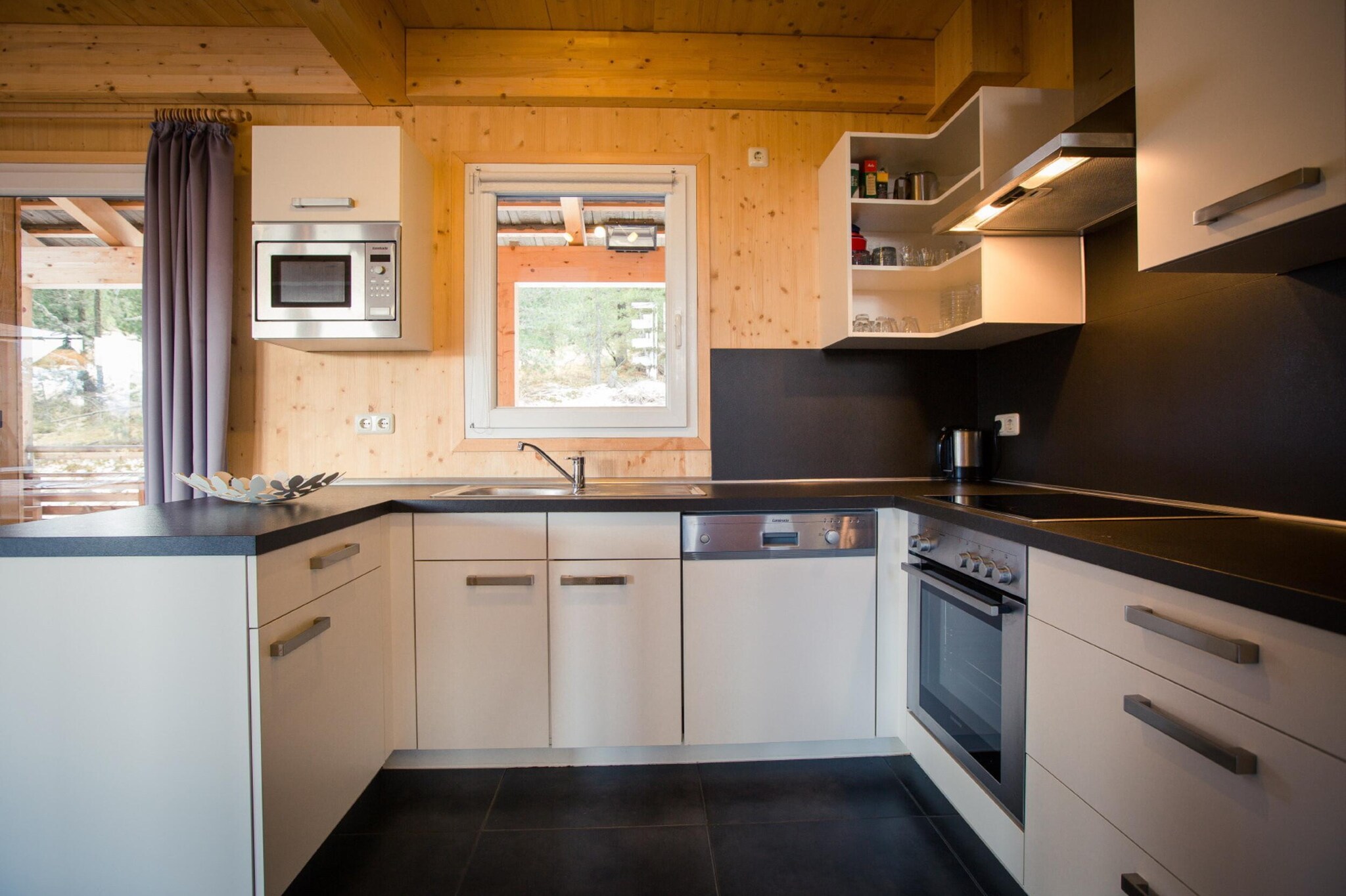 Charming chalet with indoor hot tub