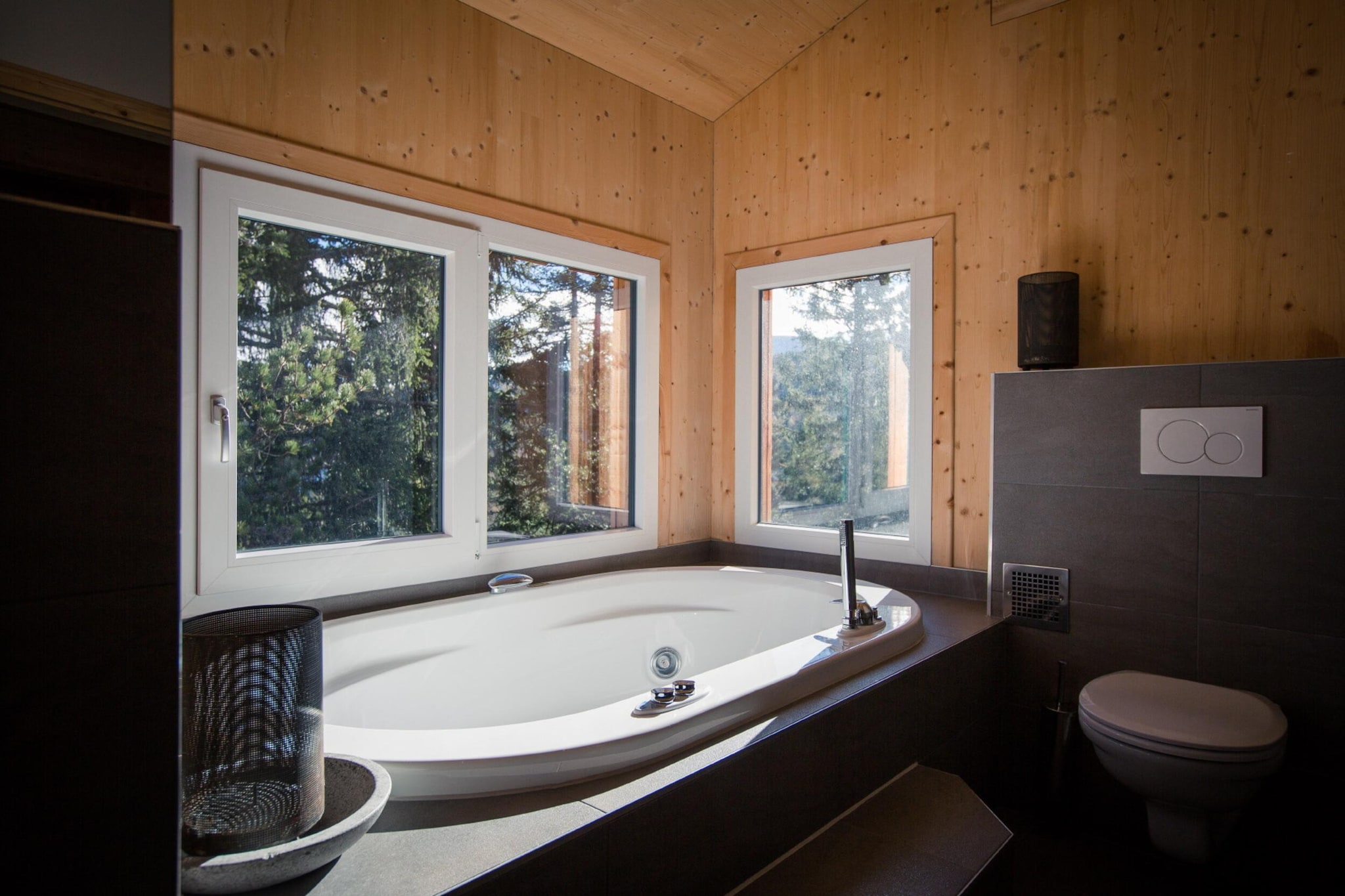 Ground floor: (bedroom(double bed), Bedroom with bathroom(double bed, steam shower, toilet), bathroom(shower, toilet), Internet access)\n\nOn the 1st floor: (Entrance, bedroom(double bed, balcony), bedroom(double bed, bunk bed), bathroom(hot tub, shower, infrared sauna, toilet, hairdryer))\n\nOn the 2nd floor: (Living room(TV(satellite), dining table, fireplace, seating area, DVD player), open kitchen(hob(4 ring stoves, ceramic), electric kettle, toaster, coffee machine(espresso, filter), dishwasher, fridge-freezer), balcony)\n\nwashing machine, ski boot heaters, heating(central), garden furniture, high chair, drying cabinet