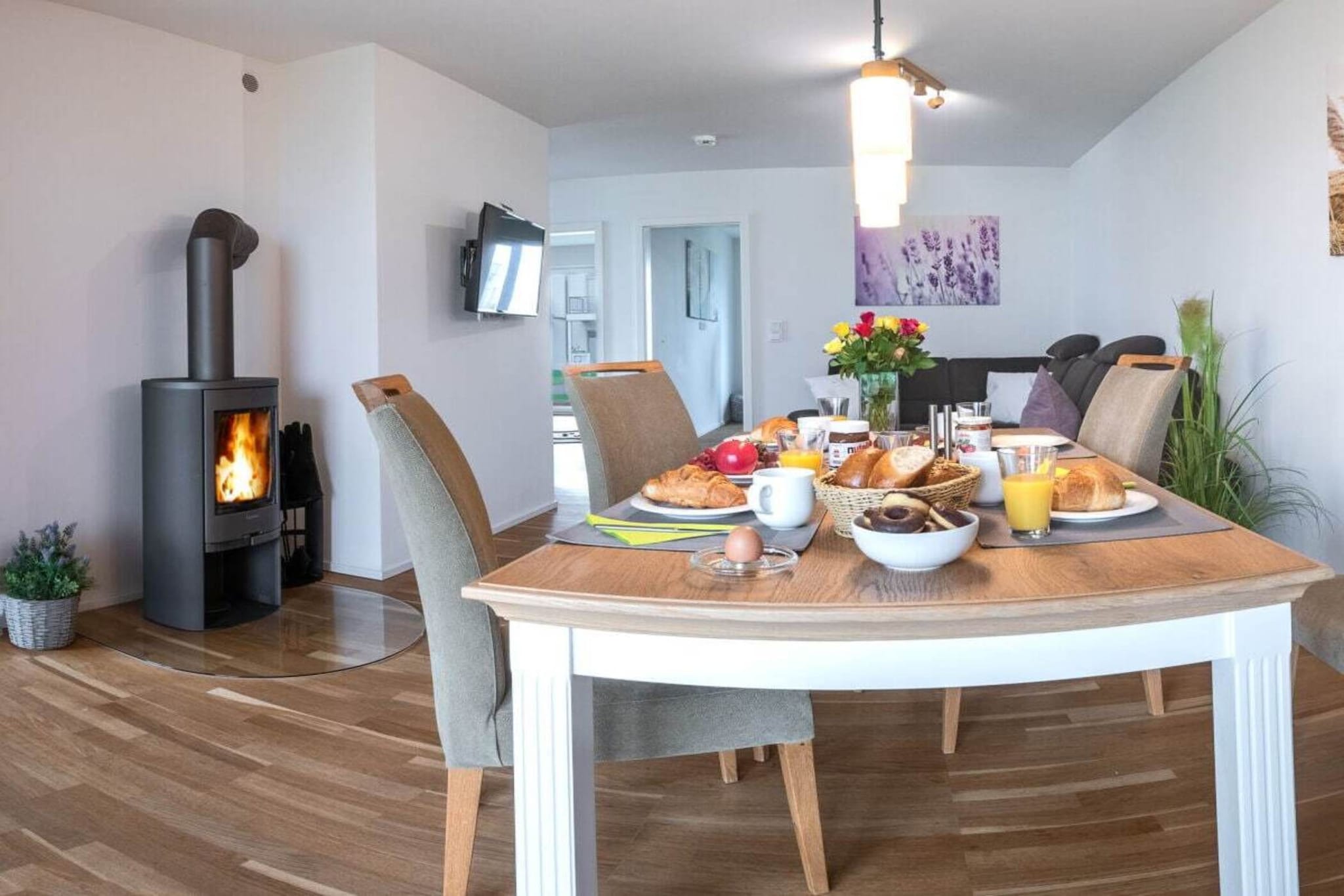 424127-Dining room