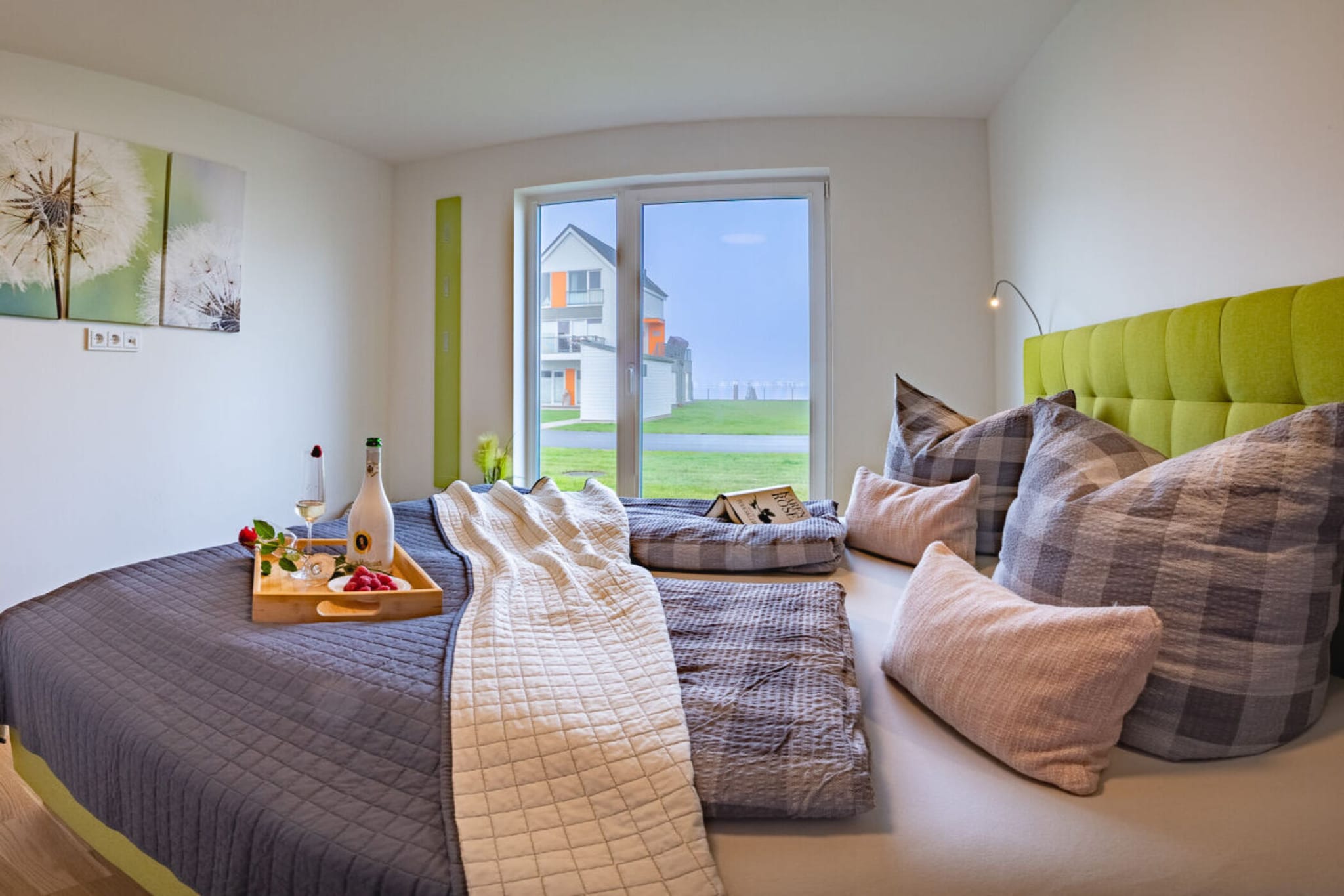 424127-Bedroom