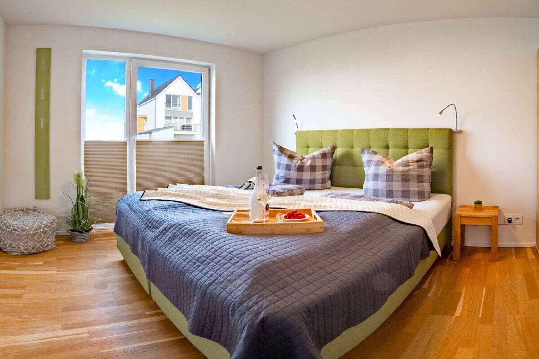 424127-Bedroom