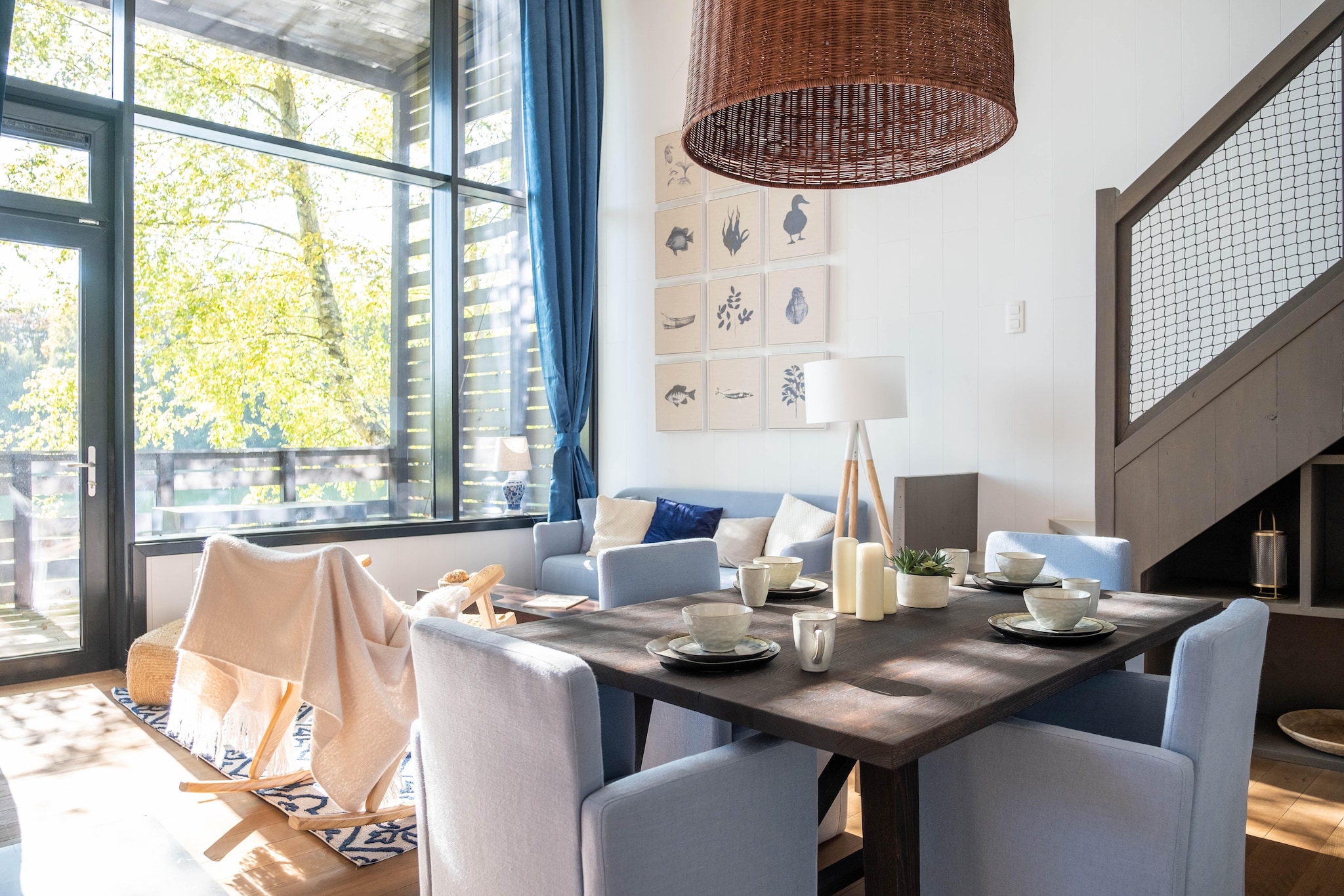 Enjoy a relaxing stay in this stylish mansion for 4 guests at Domaine du Bois de Fouage, near Antoing. 

The ground floor features a cozy living room with a smart TV, fireplace, dining area, and a fully equipped open kitchen including an electric kettle, cooker, coffee machine, oven, dishwasher, and fridge-freezer. Thereâ€™s a bedroom with two single beds and a bathroom with a walk-in shower. Upstairs, the master bedroom has a double bed and an en-suite bathroom with a bath and shower. A mezzanine seating area offers extra space to unwind. Step out onto the balcony or terrace overlooking the garden with garden furniture. Enjoy free Wi-Fi, bicycle storage, and public parking. Shared amenities include indoor and outdoor pools, boules and padel courts, party games, and an electric car charging station.

Located 15 km from Tournai, close to restaurants, and within easy reach of Lille and Brussels.