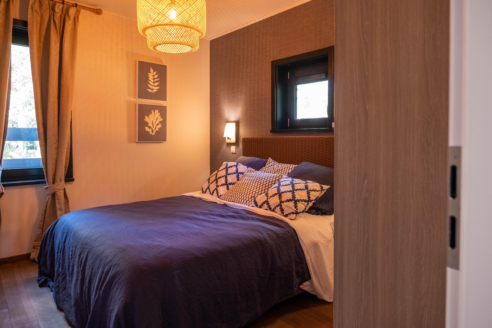 Ground floor: (Living room(TV(smart TV), dining table, fireplace, seating area), open kitchen(electric kettle, cooker, coffee machine(pads), oven, dishwasher, fridge-freezer), bedroom(single bed(80 x 200 cm), single bed(80 x 200 cm)), bathroom(shower(walk-in shower), washbasin), toilet(washbasin, toilet), Internet access)\n\nOn the 1st floor: (bedroom(double bed(160 x 200 cm)), bathroom(bath tub, shower, washbasin, toilet), mezzanine(seating area))\n\nbalcony or terrace, garden, bicycle storage, garden furniture, parking, parking lot(public), pond, swimming pool(shared with other guests, indoor), swimming pool(shared with other guests, outside), boules court(shared with other guests), padel court, lounge set, party games, Charging post for electric cars