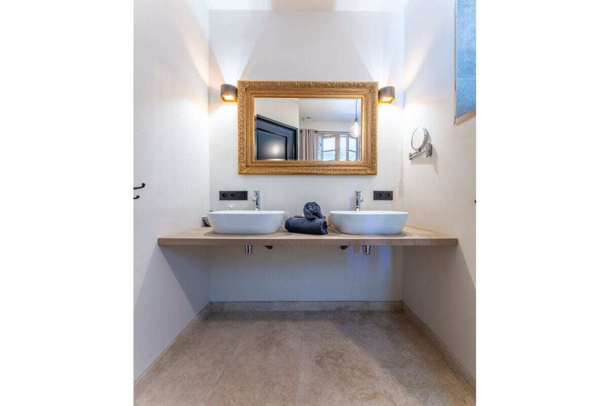 456958-Badkamer