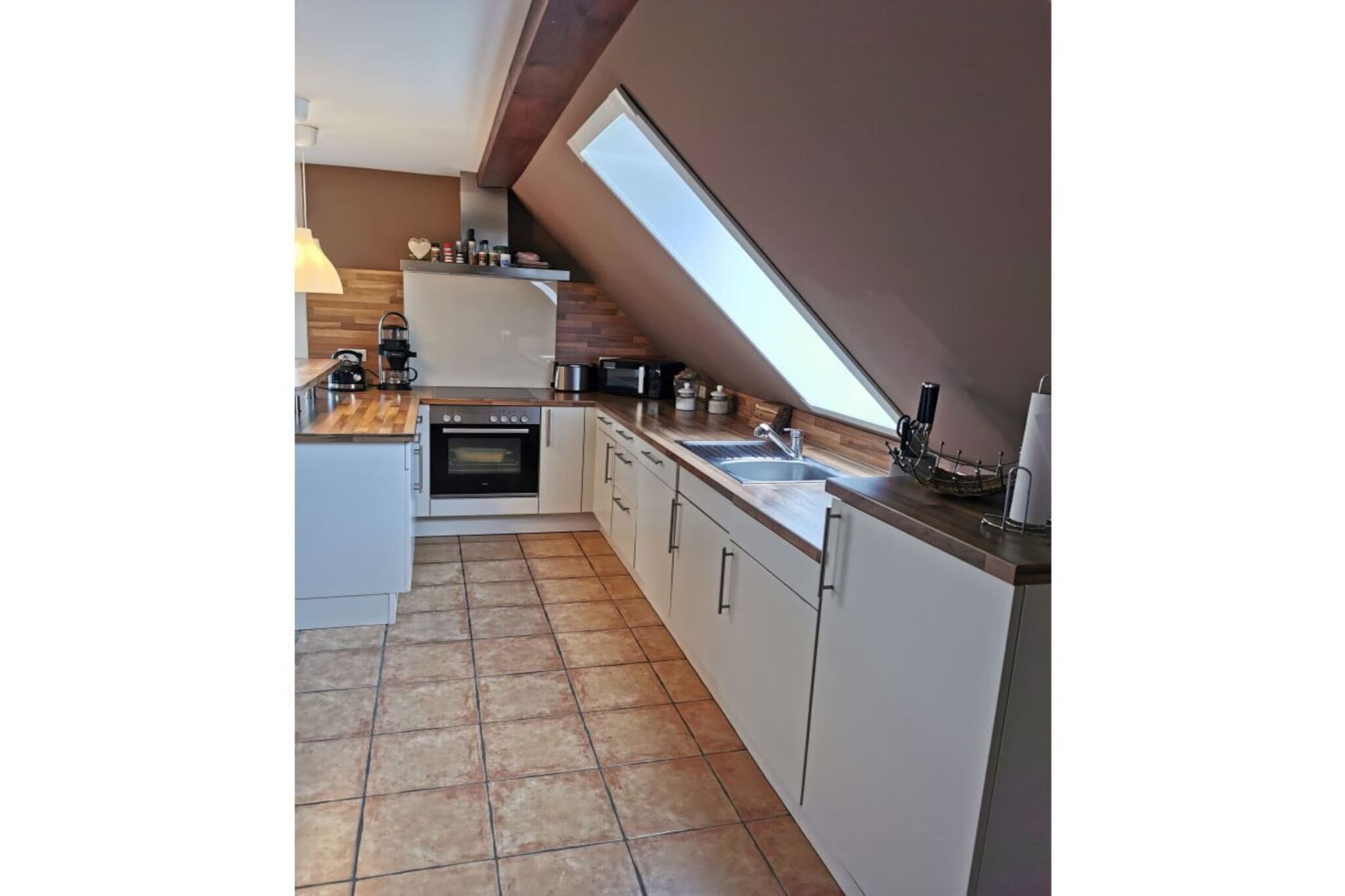 436468 - Kitchen