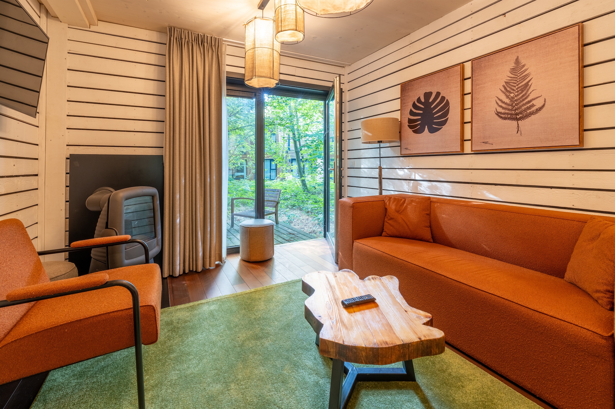 Ground floor: (Bedroom with bathroom(double bed(160 x 200 cm), shower, washbasin, toilet), Internet access)\n\nmezzanine: (open kitchen(electric kettle, cooker, coffee machine(pads), oven, dishwasher, fridge-freezer), Living/diningroom(double bed(160 x 200 cm), TV(smart TV), dining table, fireplace, seating area), terrace)\n\nterrace, garden, bicycle storage, garden furniture, parking lot(public), swimming pool(shared with other guests, outside), swimming pool(shared with other guests, indoor), padel court