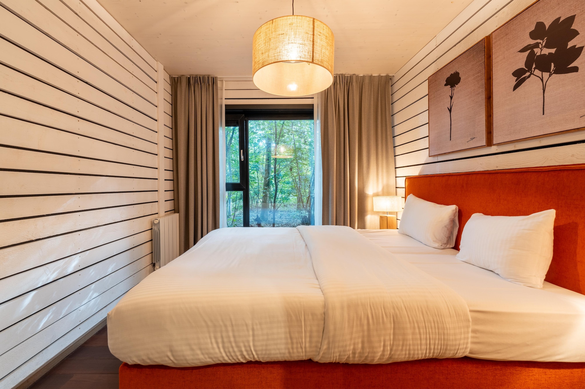 Ground floor: (Bedroom with bathroom(double bed(160 x 200 cm), shower, washbasin, toilet), Internet access)\n\nmezzanine: (open kitchen(electric kettle, cooker, coffee machine(pads), oven, dishwasher, fridge-freezer), Living/diningroom(double bed(160 x 200 cm), TV(smart TV), dining table, fireplace, seating area), terrace)\n\nterrace, garden, bicycle storage, garden furniture, parking lot(public), swimming pool(shared with other guests, outside), swimming pool(shared with other guests, indoor), padel court