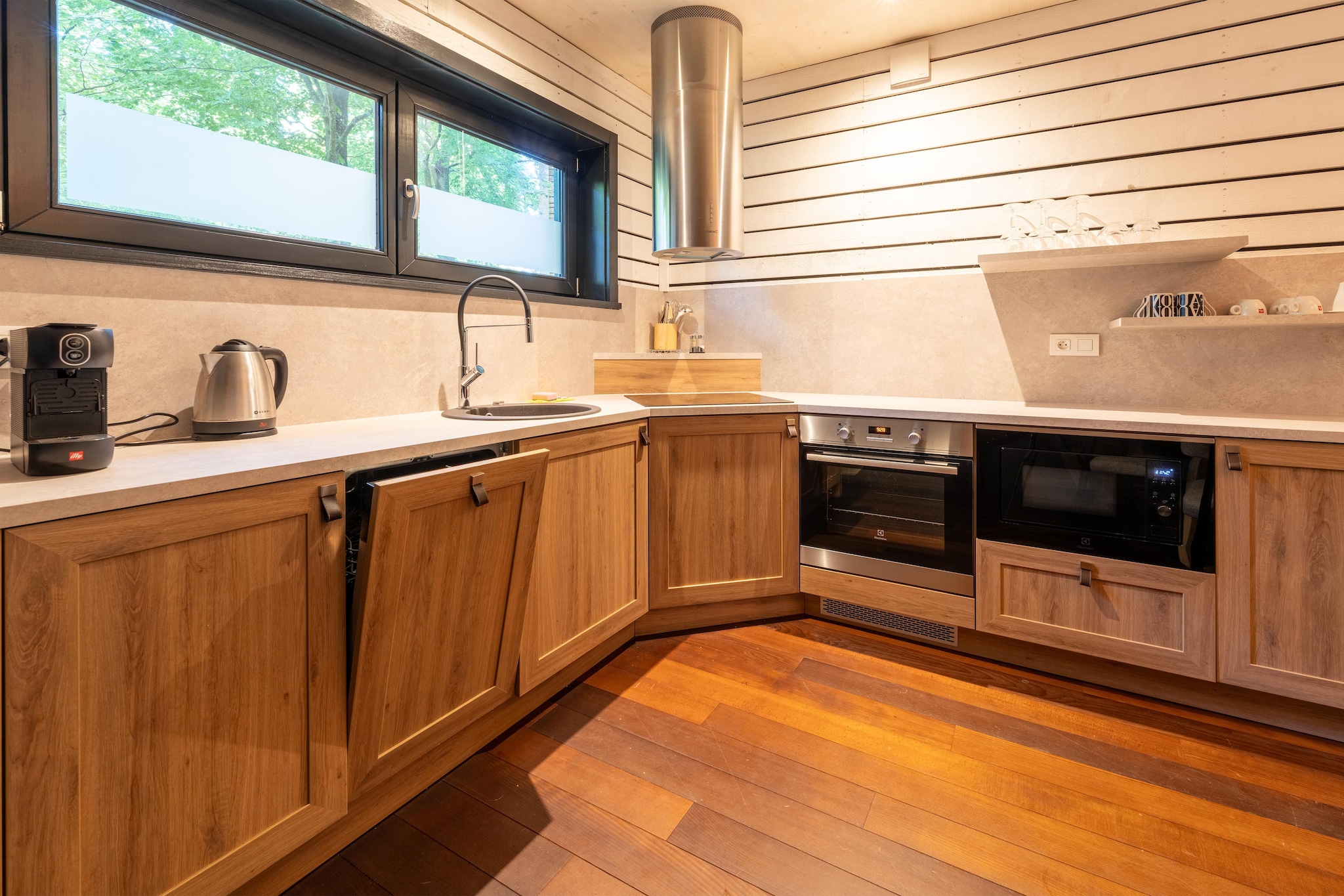 Ground floor: (Bedroom with bathroom(double bed(160 x 200 cm), shower, washbasin, toilet), Internet access)\n\nmezzanine: (open kitchen(electric kettle, cooker, coffee machine(pads), oven, dishwasher, fridge-freezer), Living/diningroom(double bed(160 x 200 cm), TV(smart TV), dining table, fireplace, seating area), terrace)\n\nterrace, garden, bicycle storage, garden furniture, parking lot(public), swimming pool(shared with other guests, outside), swimming pool(shared with other guests, indoor), padel court