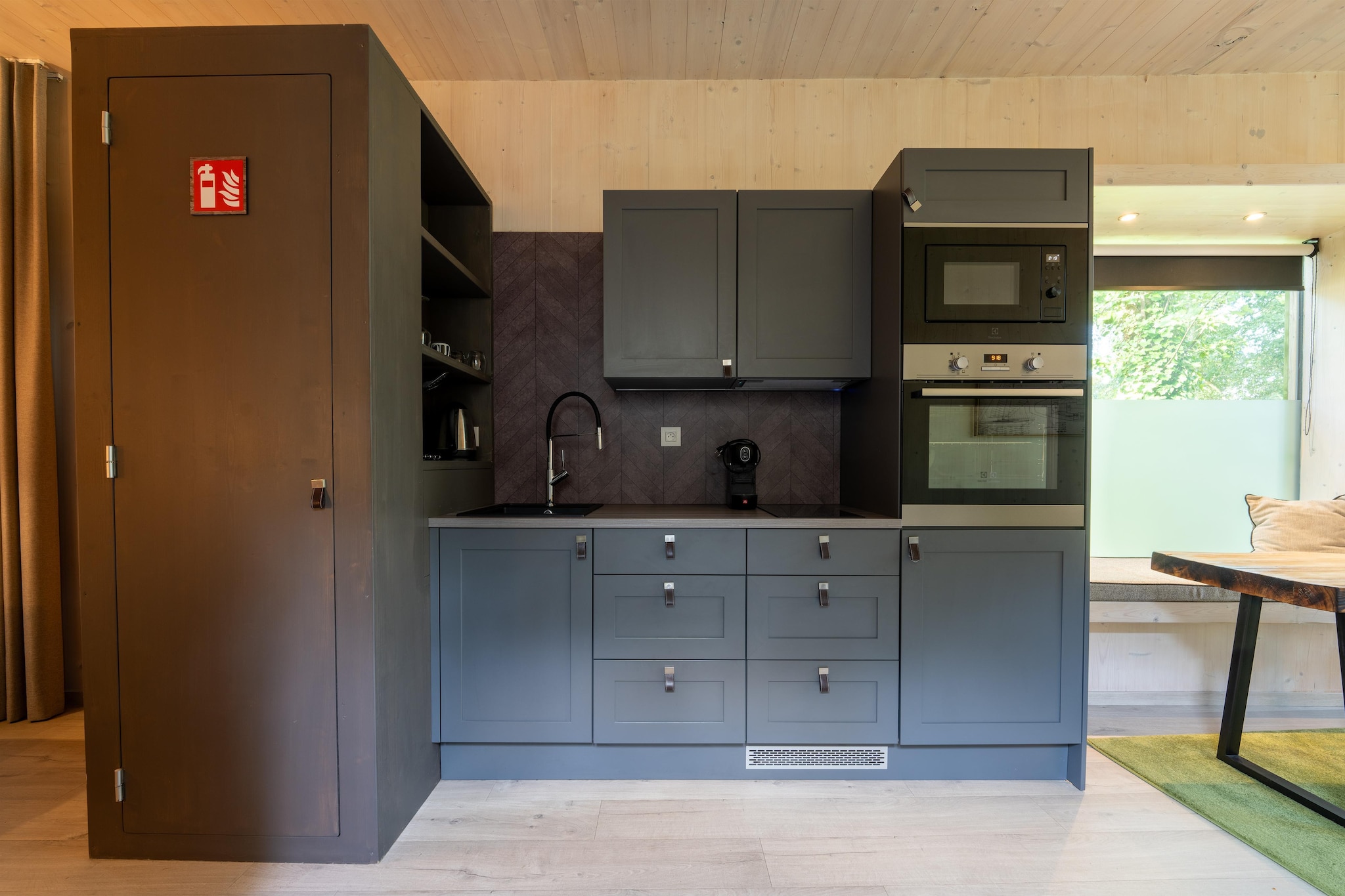 Ground floor: (open kitchen(electric kettle, cooker, coffee machine(pads), oven, combination microwave, dishwasher), Living/diningroom(TV, dining table, seating area), Bedroom with bathroom(double bed(160 x 200 cm), shower, washbasin, toilet), Internet access)\n\nterrace, garden, garden furniture, parking lot(public), swimming pool(shared with other guests, outside), swimming pool(shared with other guests, indoor), padel court