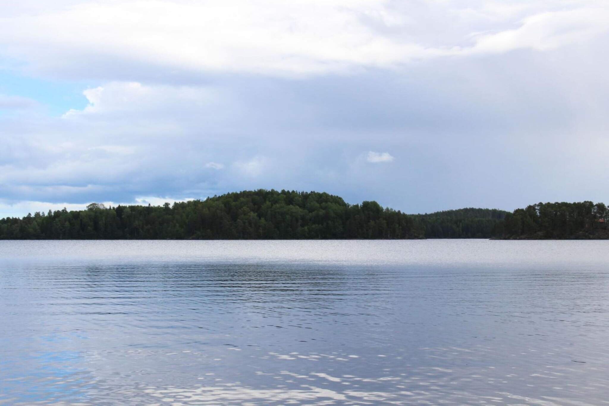 Internet Access DSL, Kitchen(cooker(electric), coffee machine, microwave, fridge-freezer), Living/bed room(double folding bed), bedroom(double bed), bedroom(2x single bed), bathroom(washbasin, shower, toilet, washing machine), heating(electric)