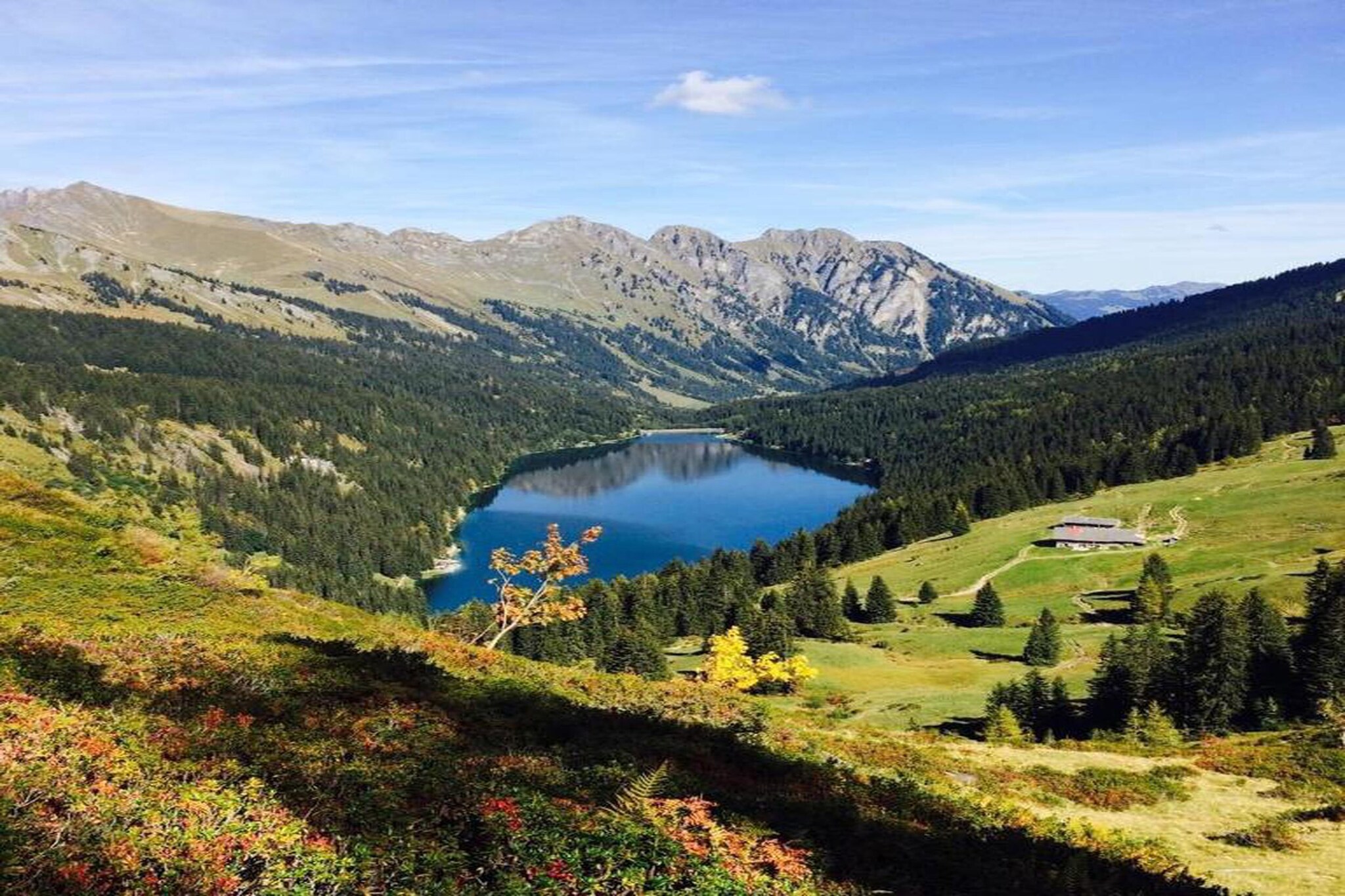 Gstaad Luxurious flat with terrace & stunning views-Tuinen zomer